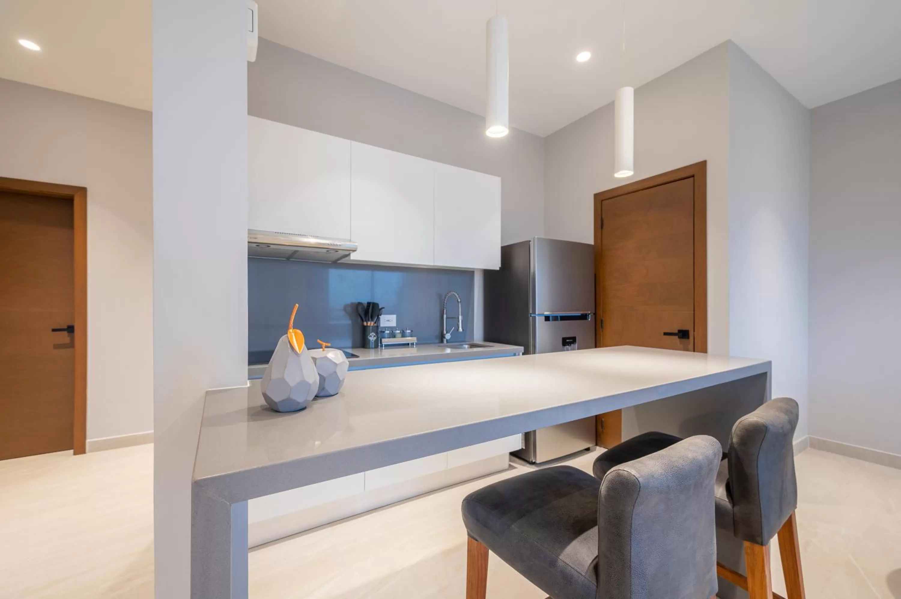 Kitchen or kitchenette in Kippal - Modern Oasis - ApartHotel