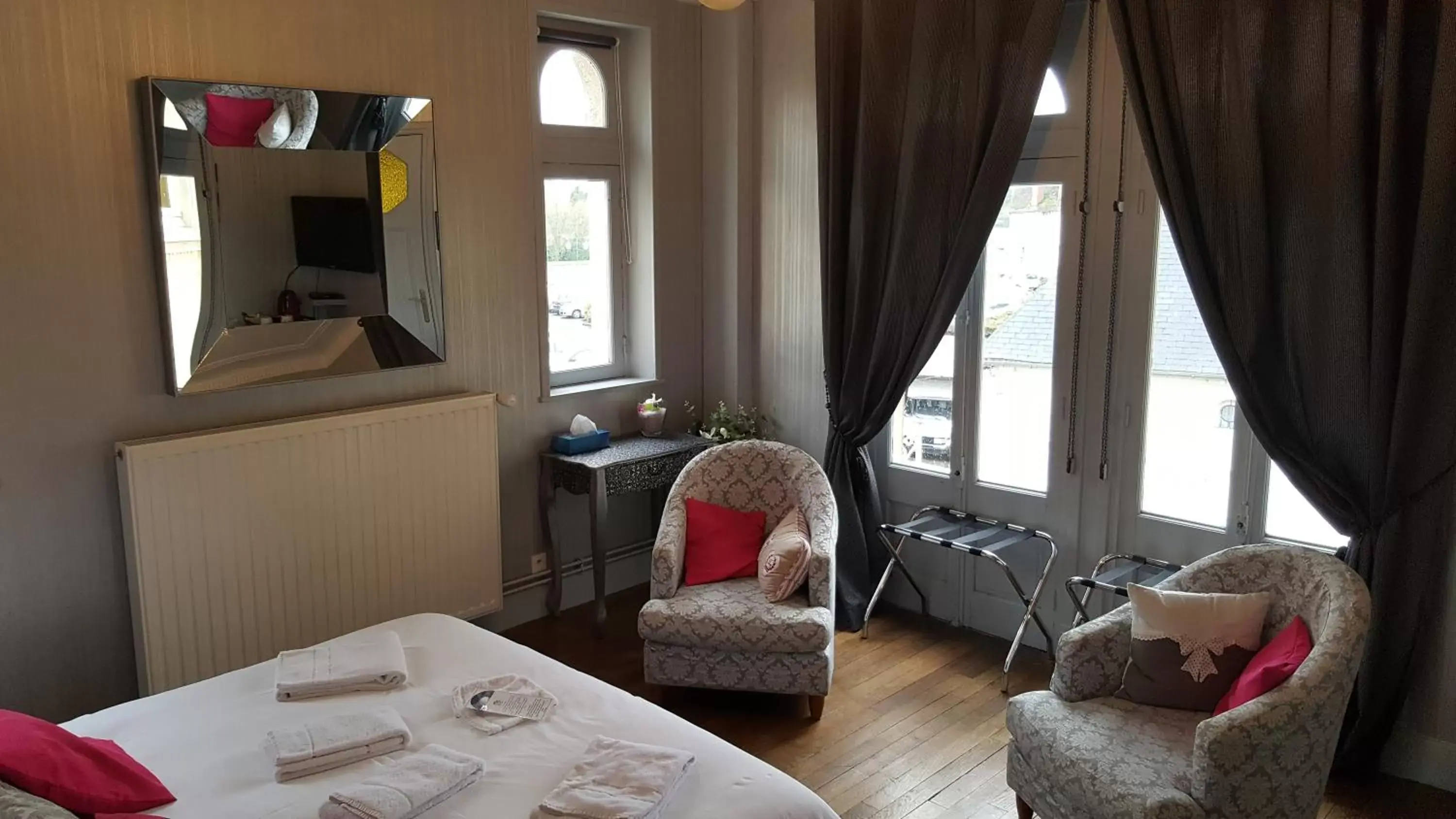 Bedroom, Seating Area in Le Castel Guesthouse