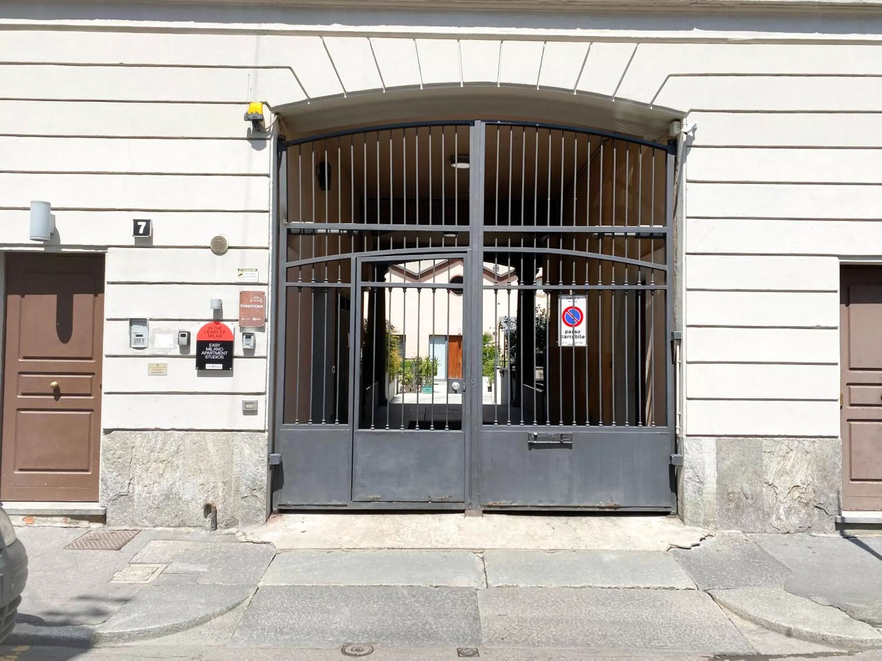 Facade/entrance in Easy Milano - Rooms and Apartments Navigli