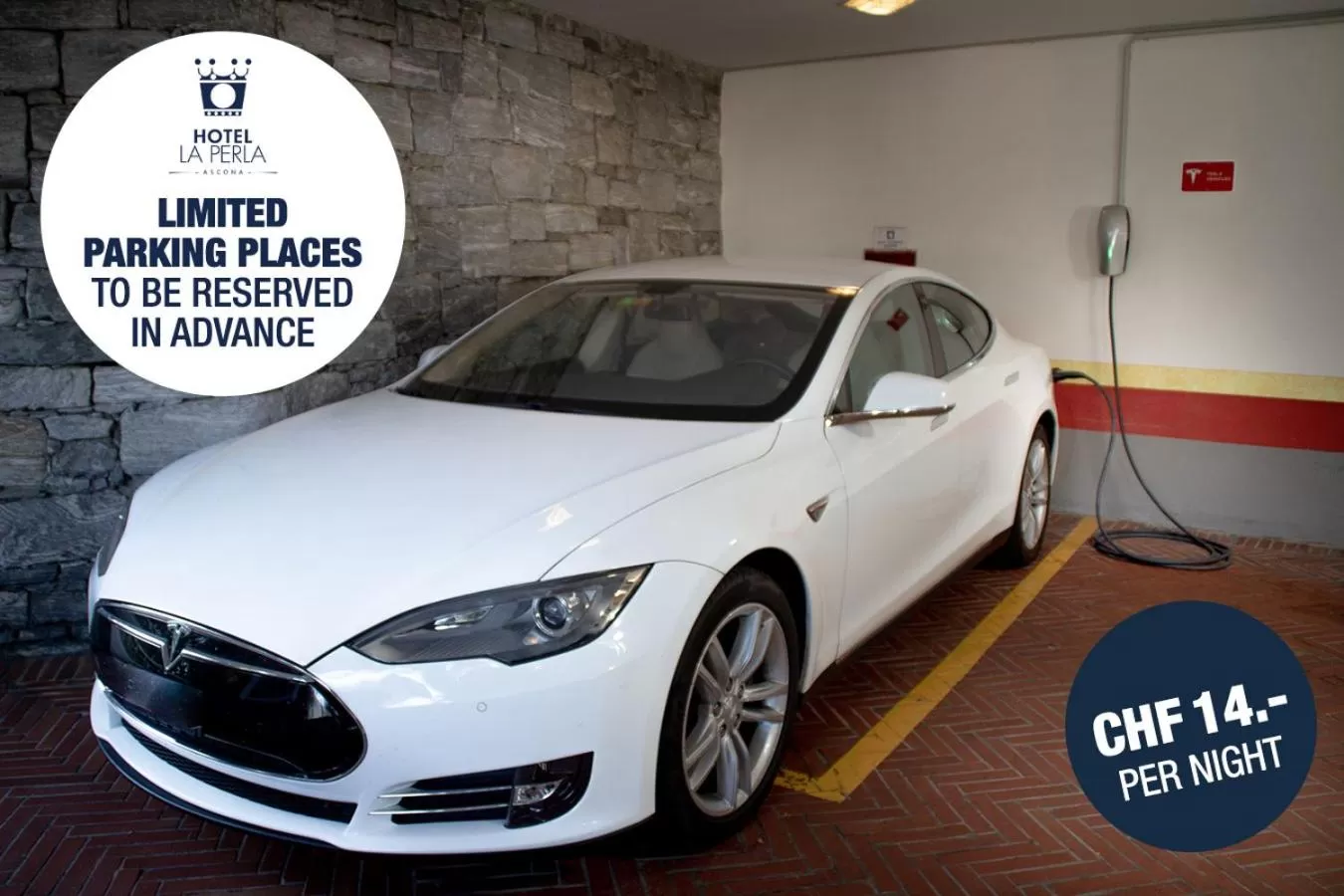 Property building in Easy Stay by Hotel La Perla