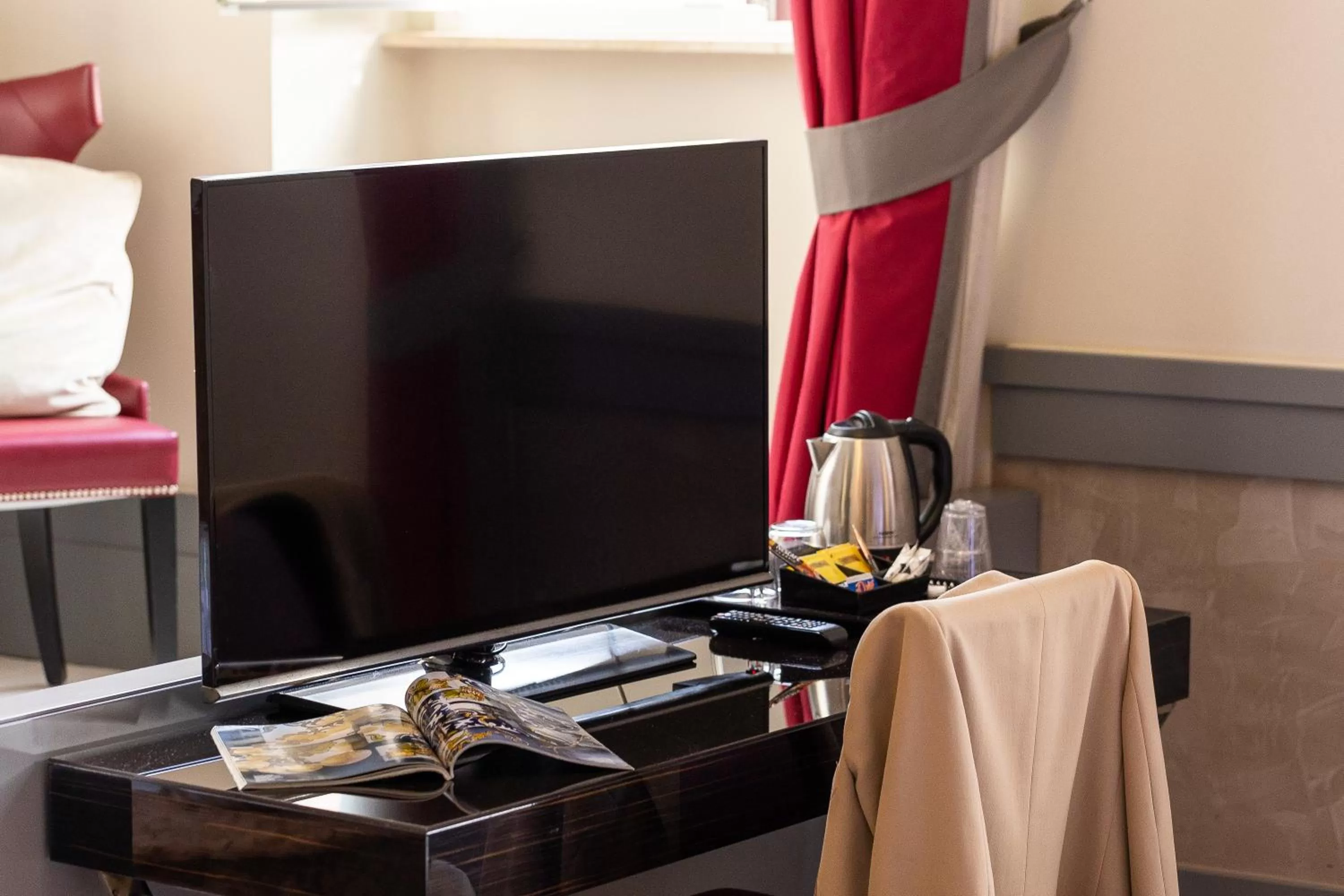 TV and multimedia in Hotel Castellino Roma