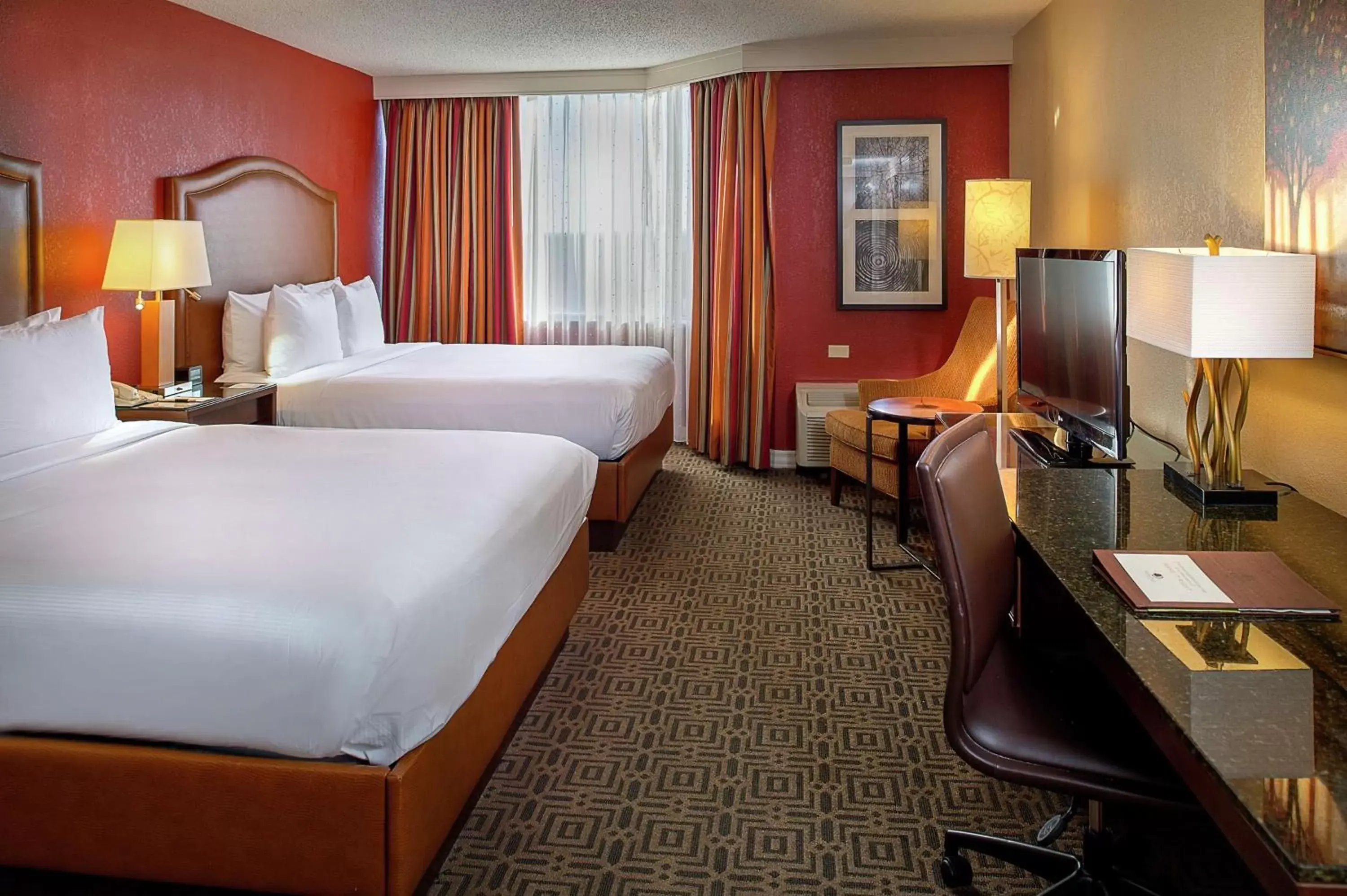 Bedroom, Bed in DoubleTree by Hilton Hotel St. Louis - Chesterfield