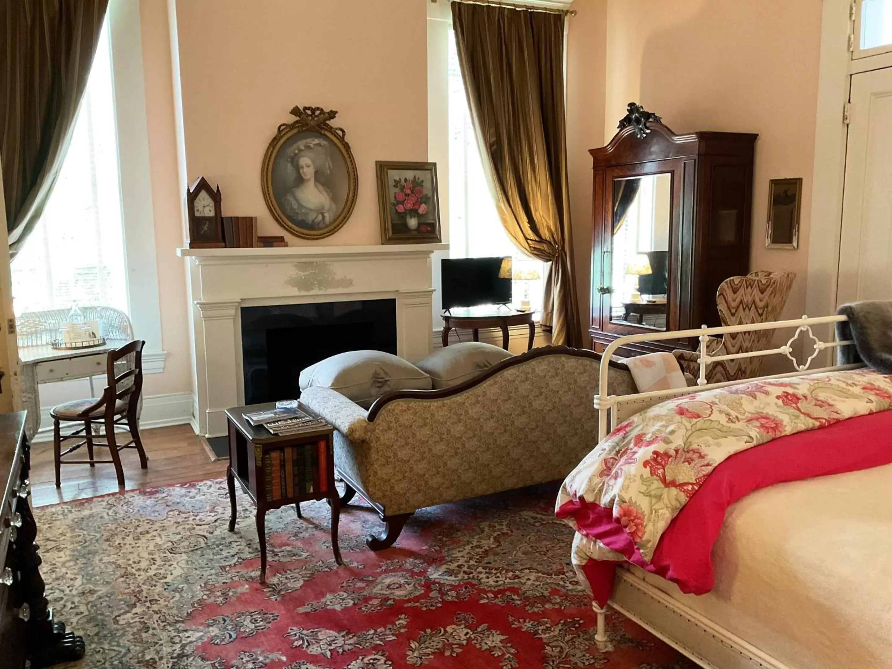 Deluxe King Room in The Belmont 1857 Deluxe King Room in The Belmont 1857