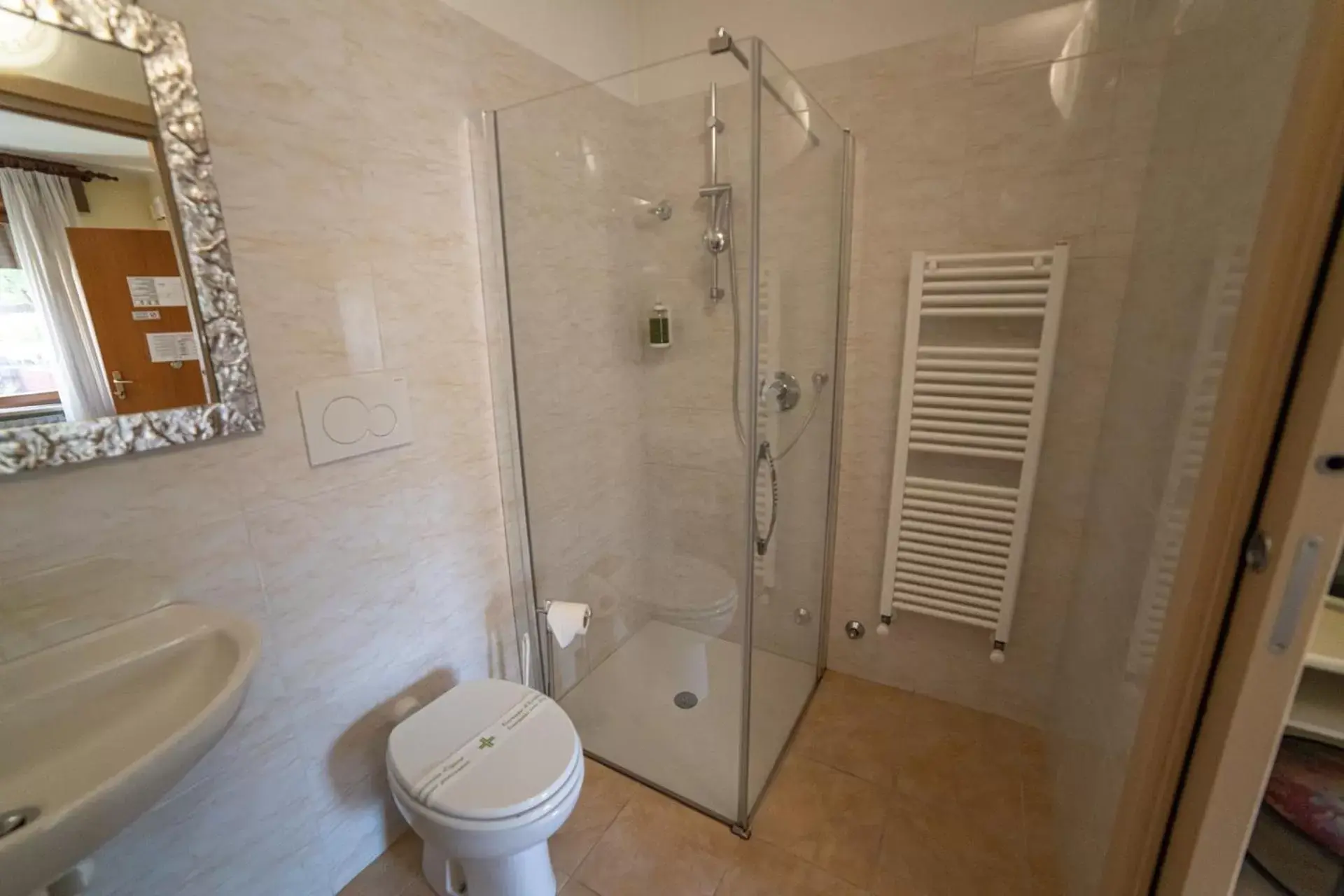 Shower, Bathroom in Hotel Siros