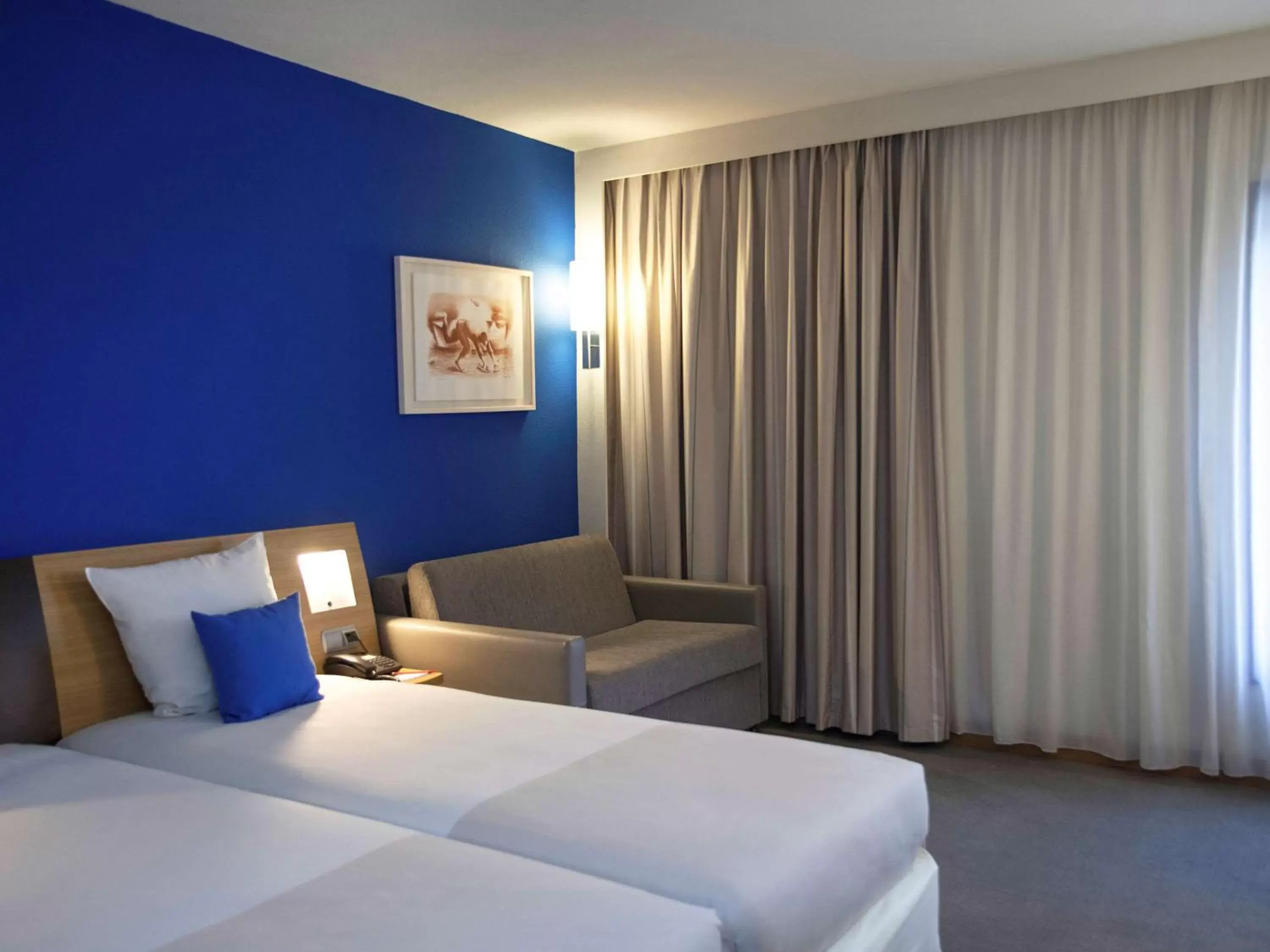 Photo of the whole room, Bed in Novotel Lisboa