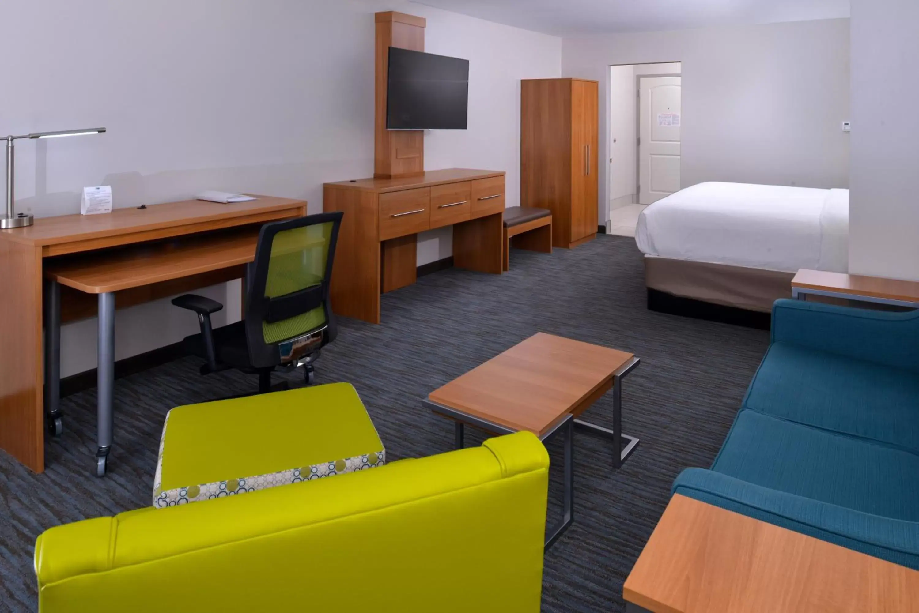 Photo of the whole room, TV/Entertainment Center in Holiday Inn Express & Suites Lexington Midtown - I-75, an IHG Hotel