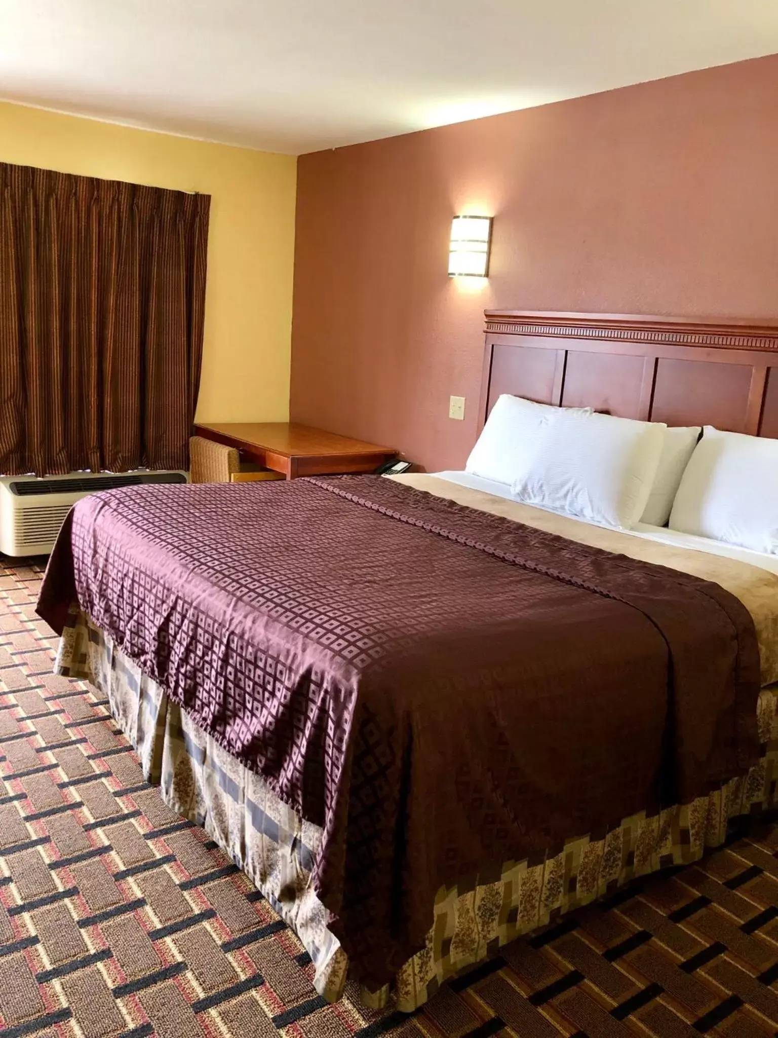 Bed in Americas Best Value Inn-Indianola