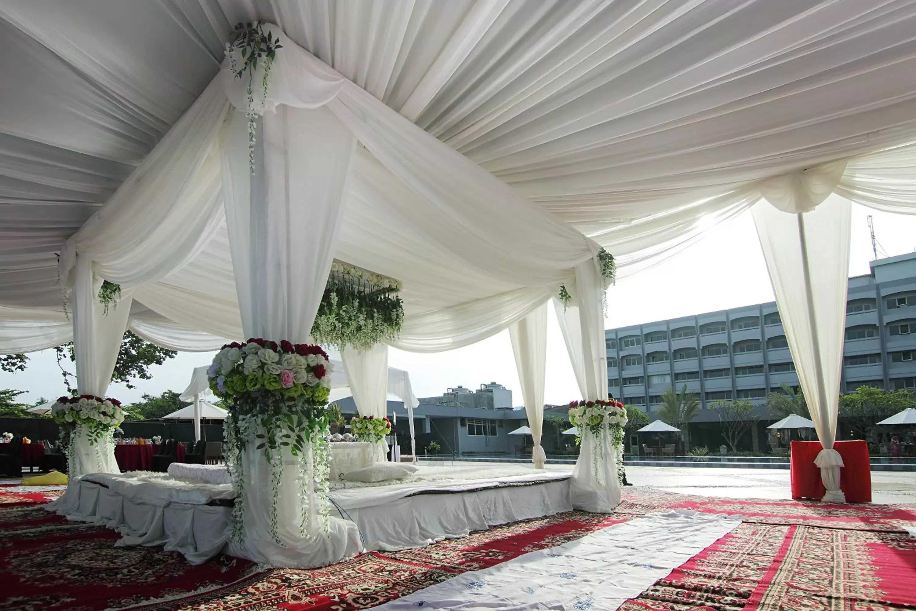 Swimming pool, Banquet Facilities in Pangeran Beach Hotel