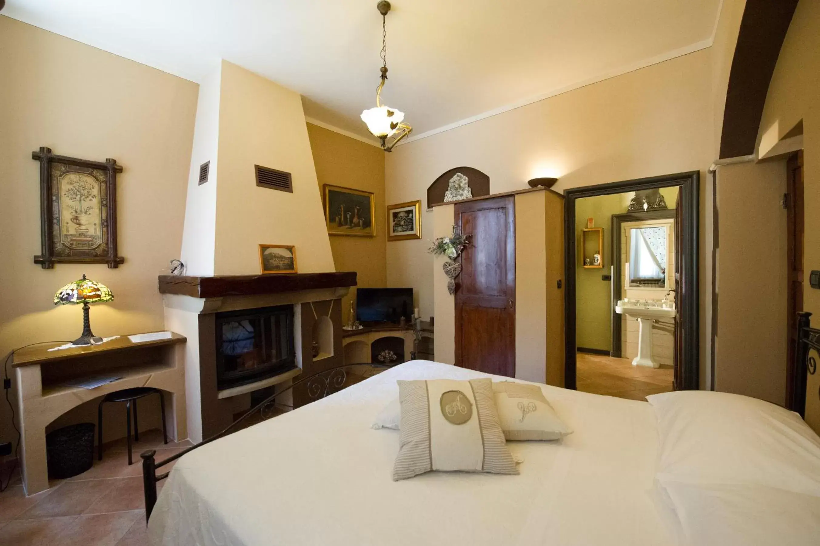 Photo of the whole room, Bed in B&B Borgo Cortese