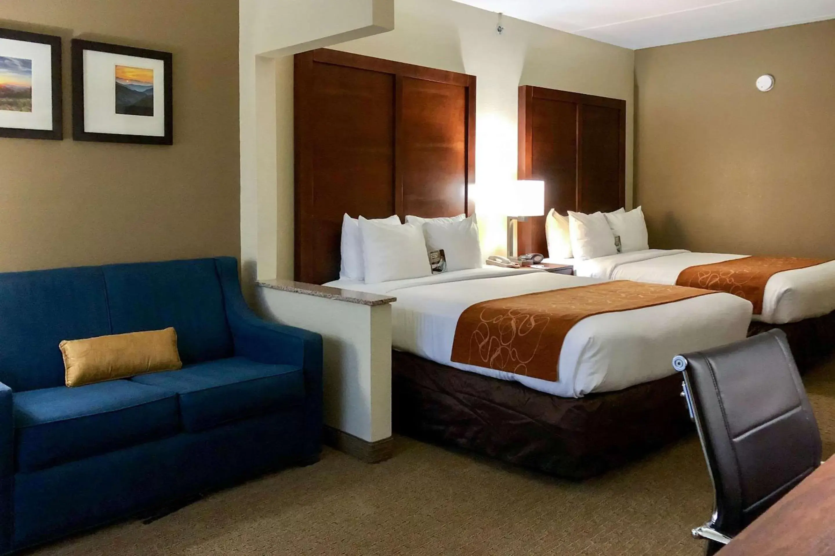 Photo of the whole room, Bed in Vista Suites Hotel Near Island Drive And Convention Center