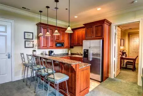 Kitchen/Kitchenette in Cottages and Suites at River Landing