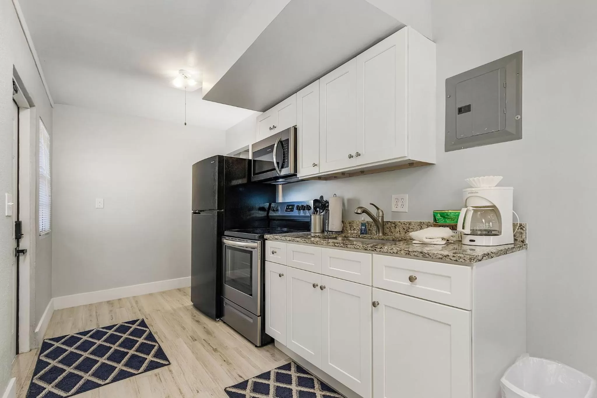 Kitchen or kitchenette in Matlacha on Shoreview