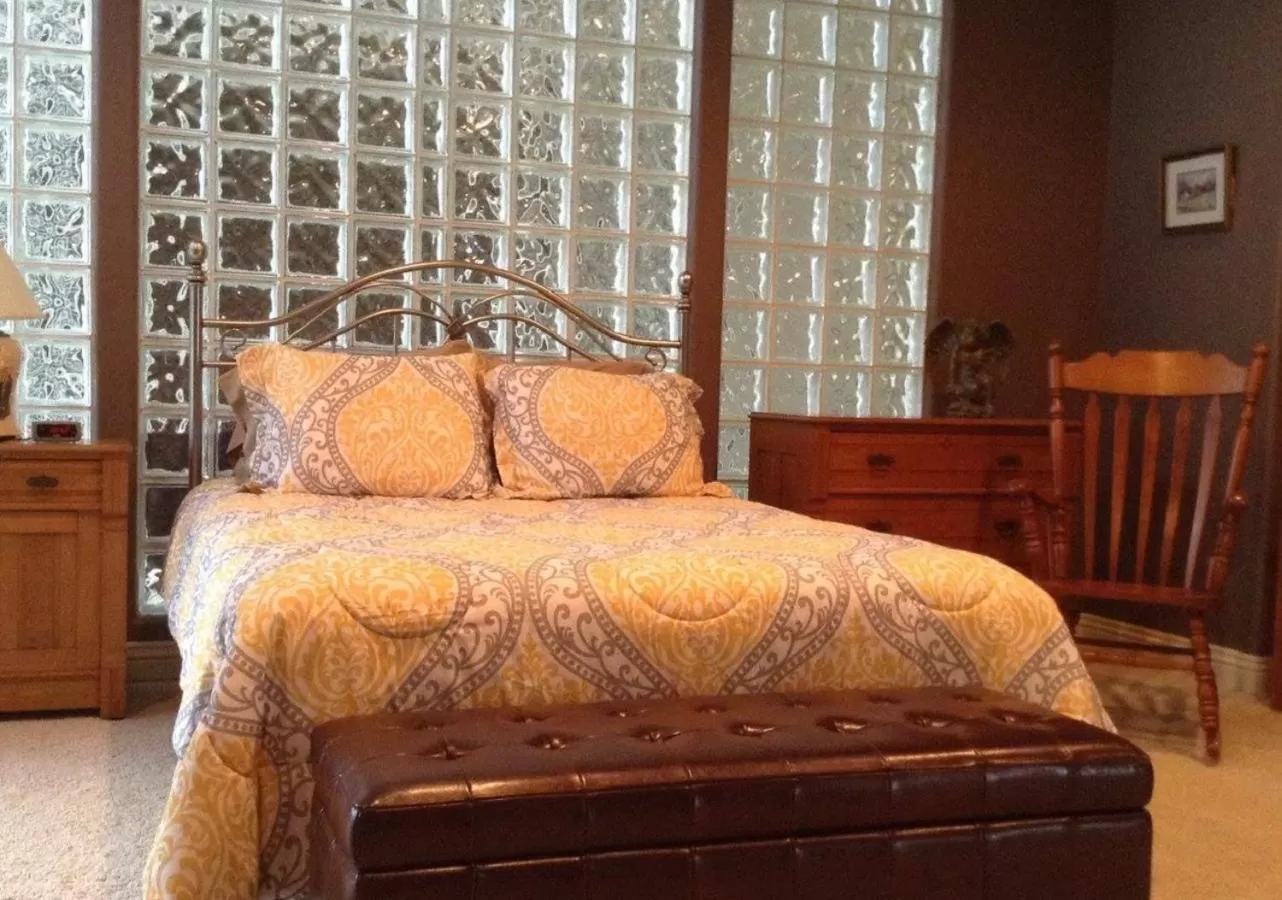 Bedroom, Bed in Mill Creek Gardens