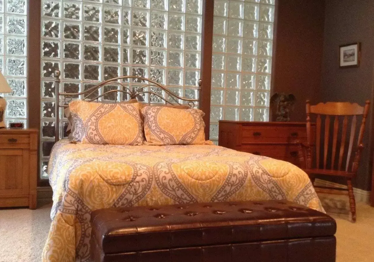 Bedroom, Bed in Mill Creek Gardens Bedroom, Bed in Mill Creek Gardens