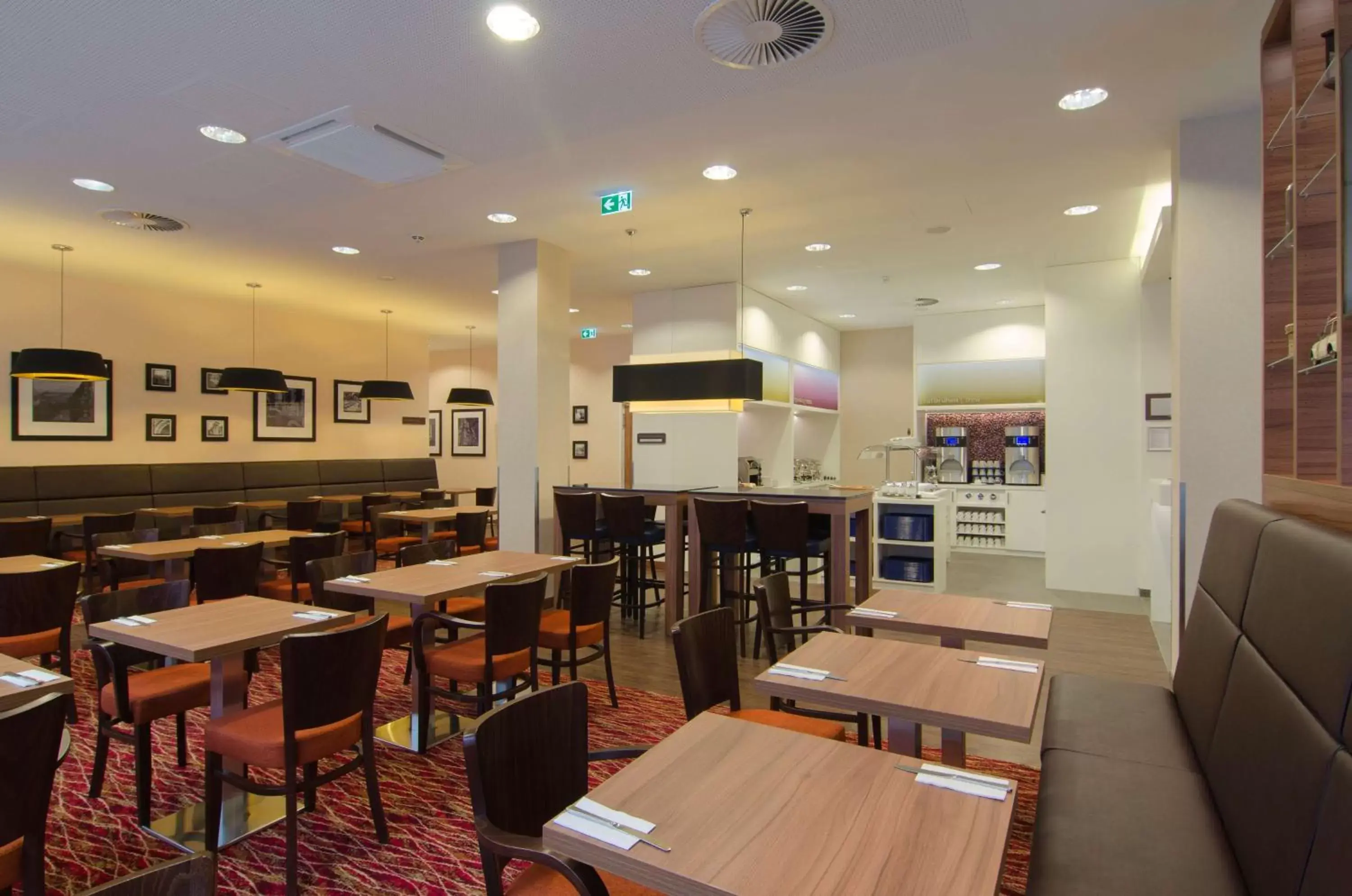 Breakfast, Restaurant/Places to Eat in Hampton by Hilton Nürnberg City Center