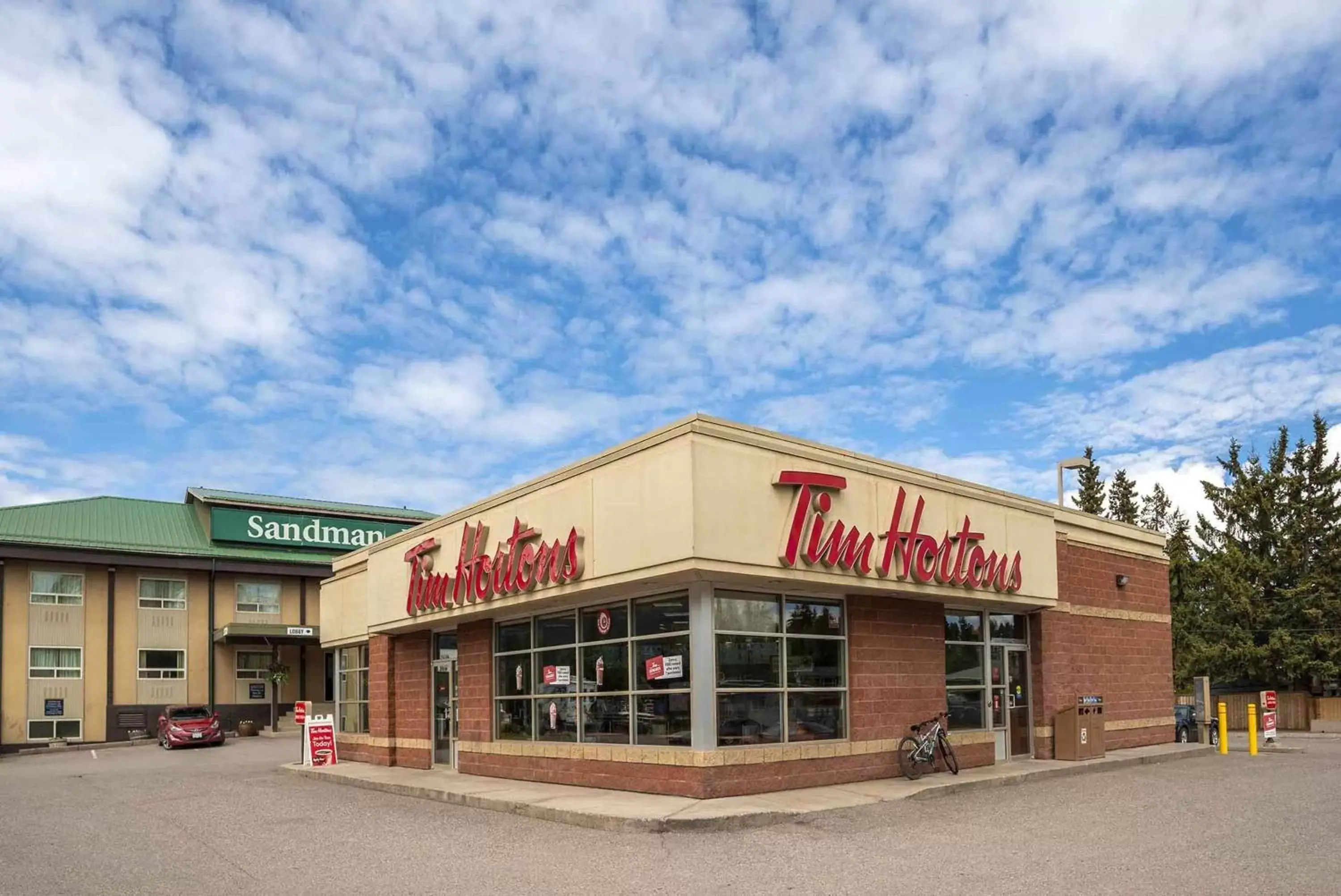 Restaurant/places to eat, Property Building in Sandman Inn Smithers