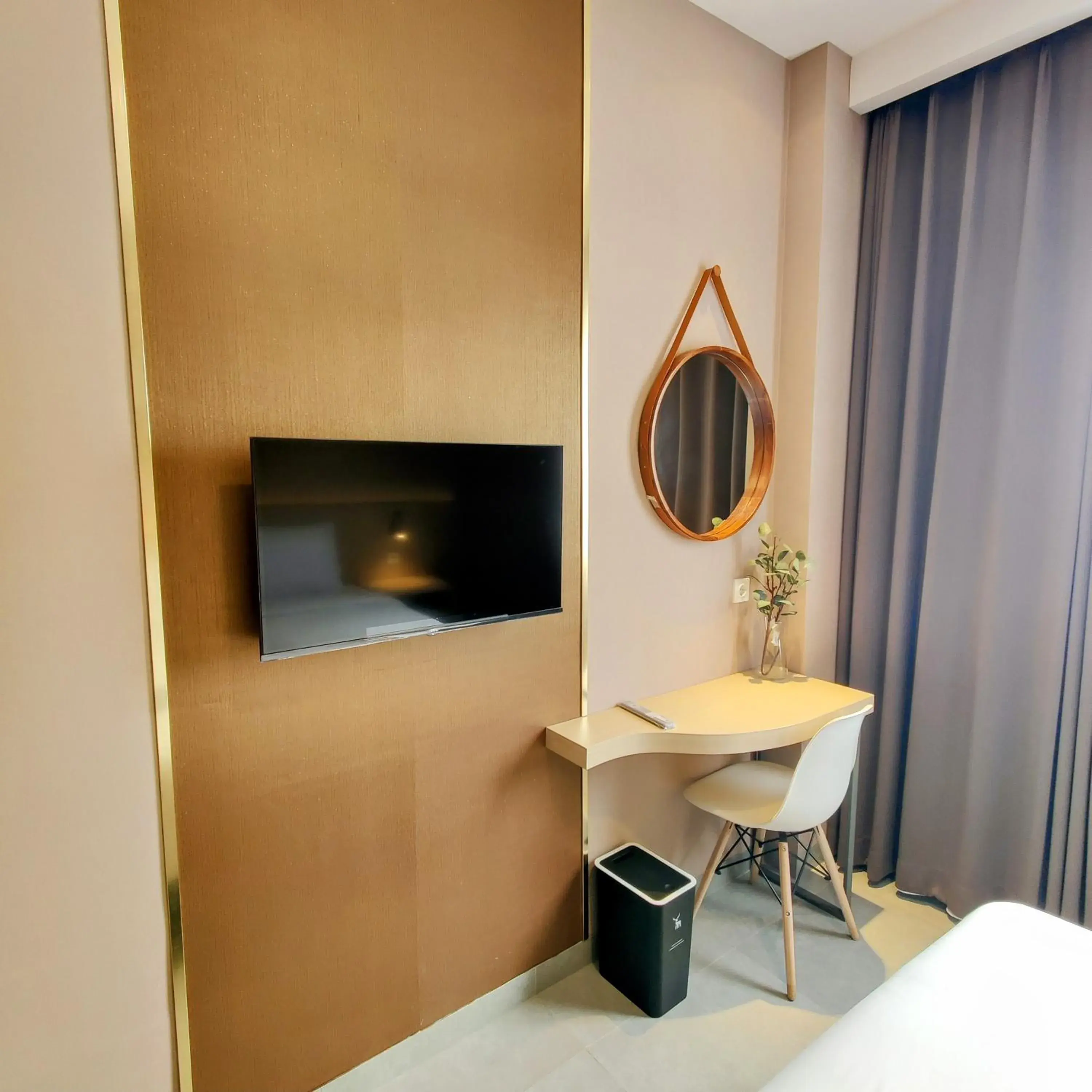 TV and multimedia, TV/Entertainment Center in The Mango Suites by Flat06