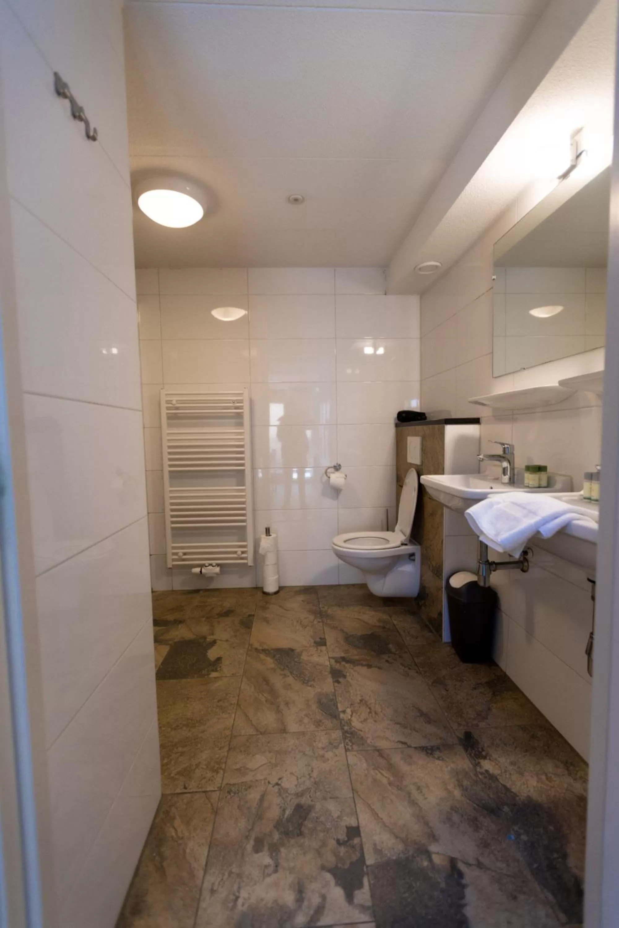 Bathroom, Bed in Plantage Garden Apartments