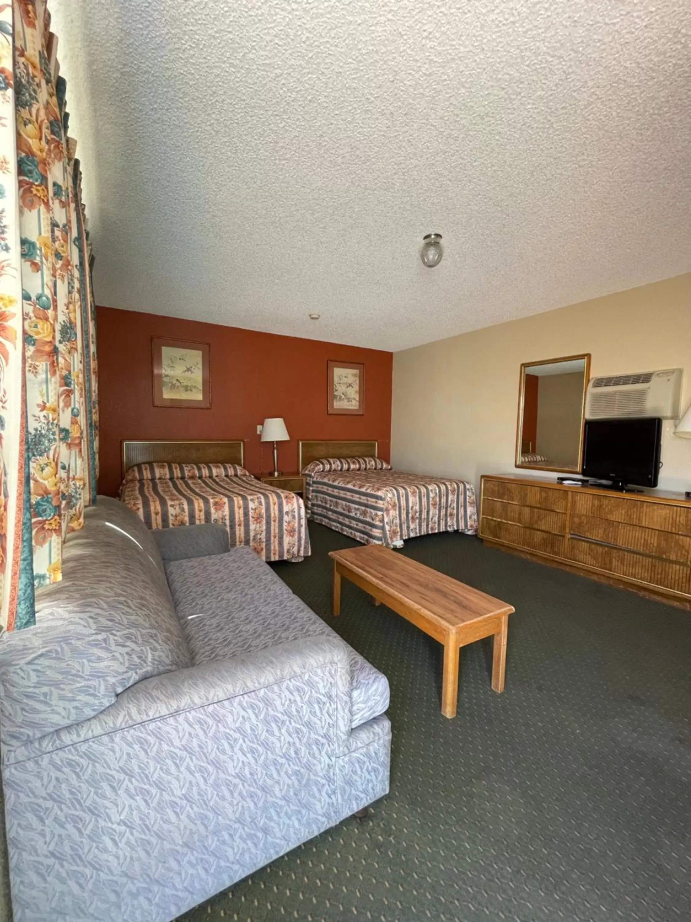 hair dresser, Seating Area in Howard Johnson by Wyndham Ridgecrest, CA