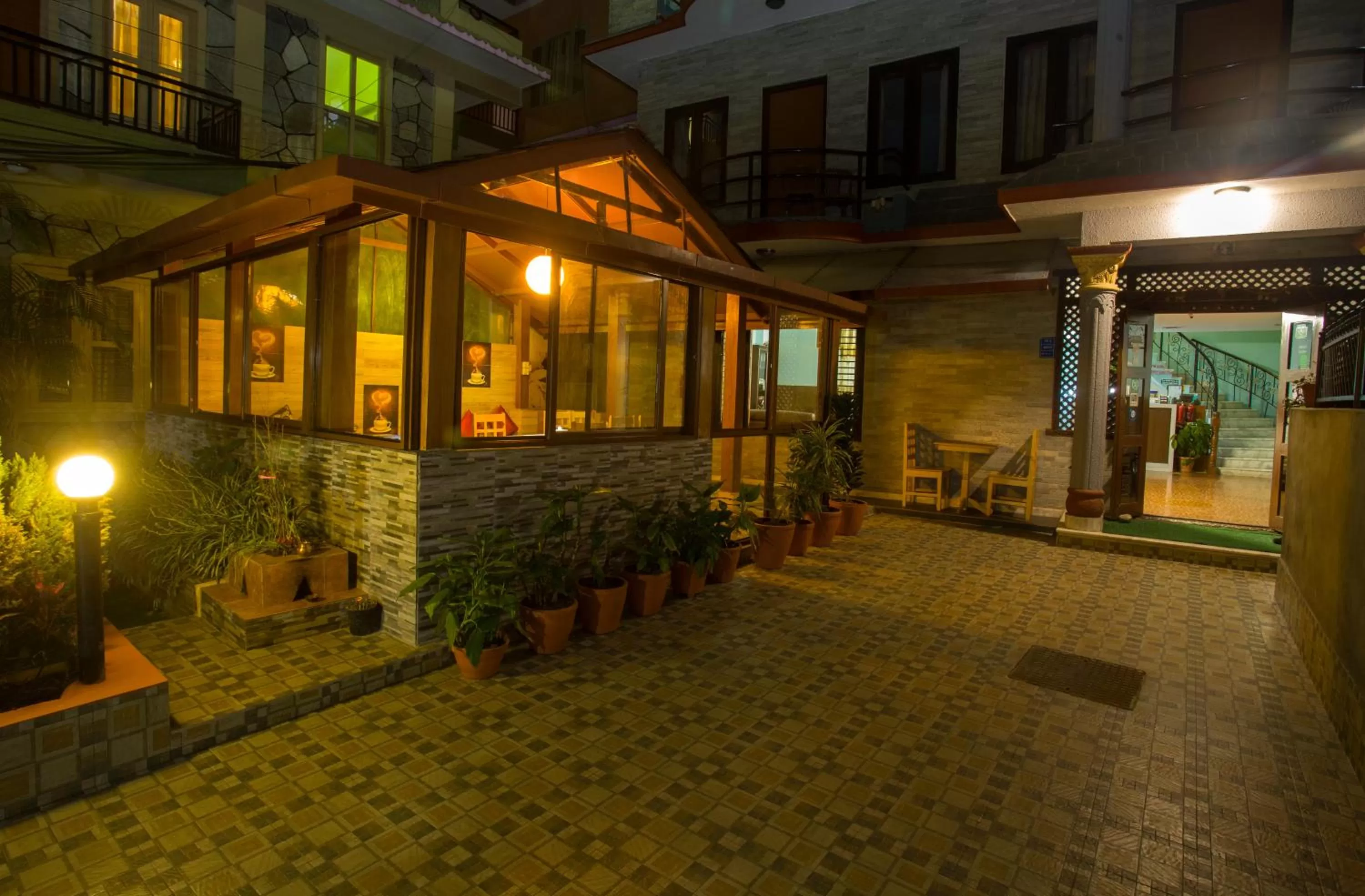 Restaurant/places to eat in The North Face Inn