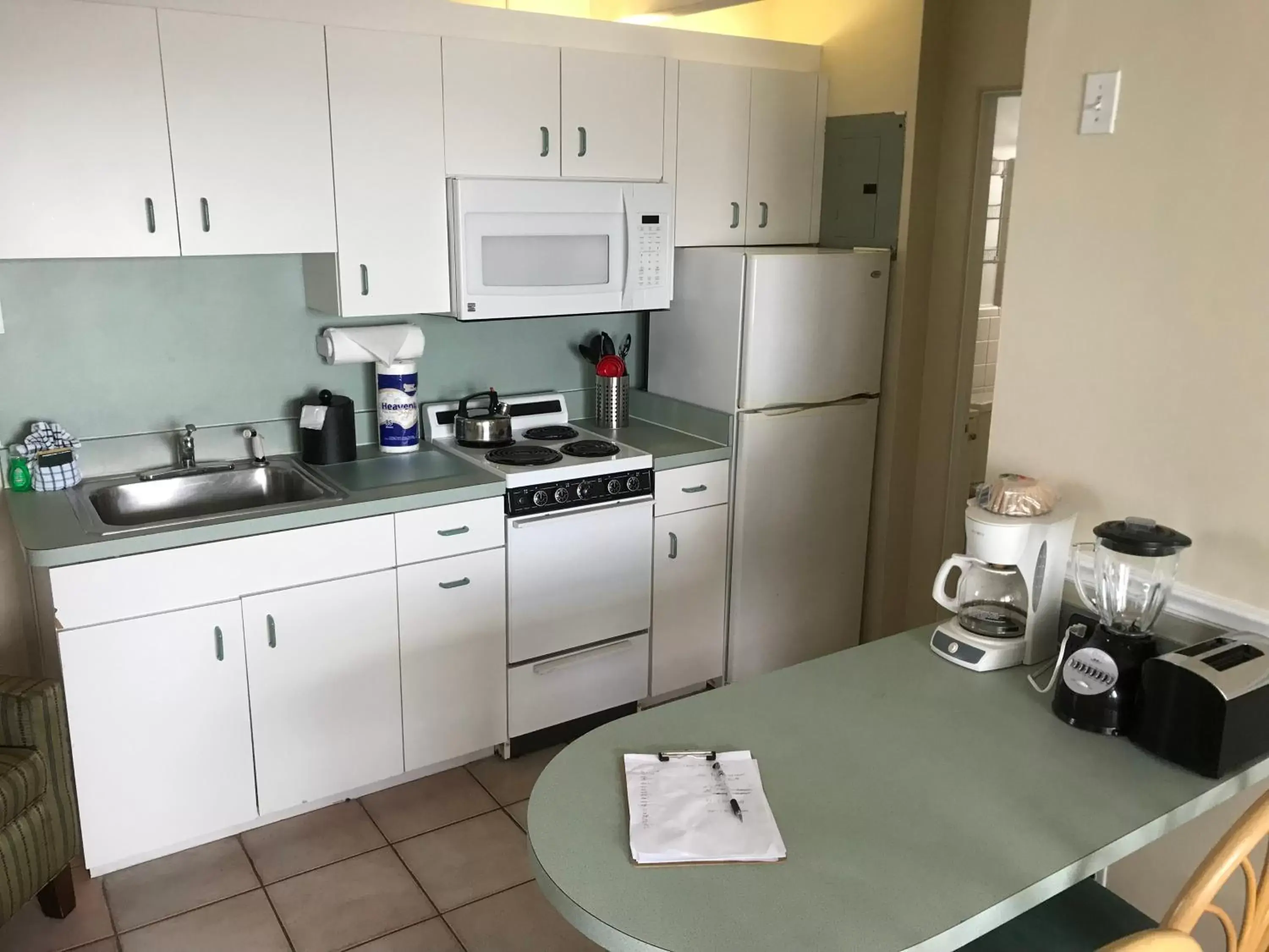 Kitchen or kitchenette, Kitchen/Kitchenette in Miramar Resort