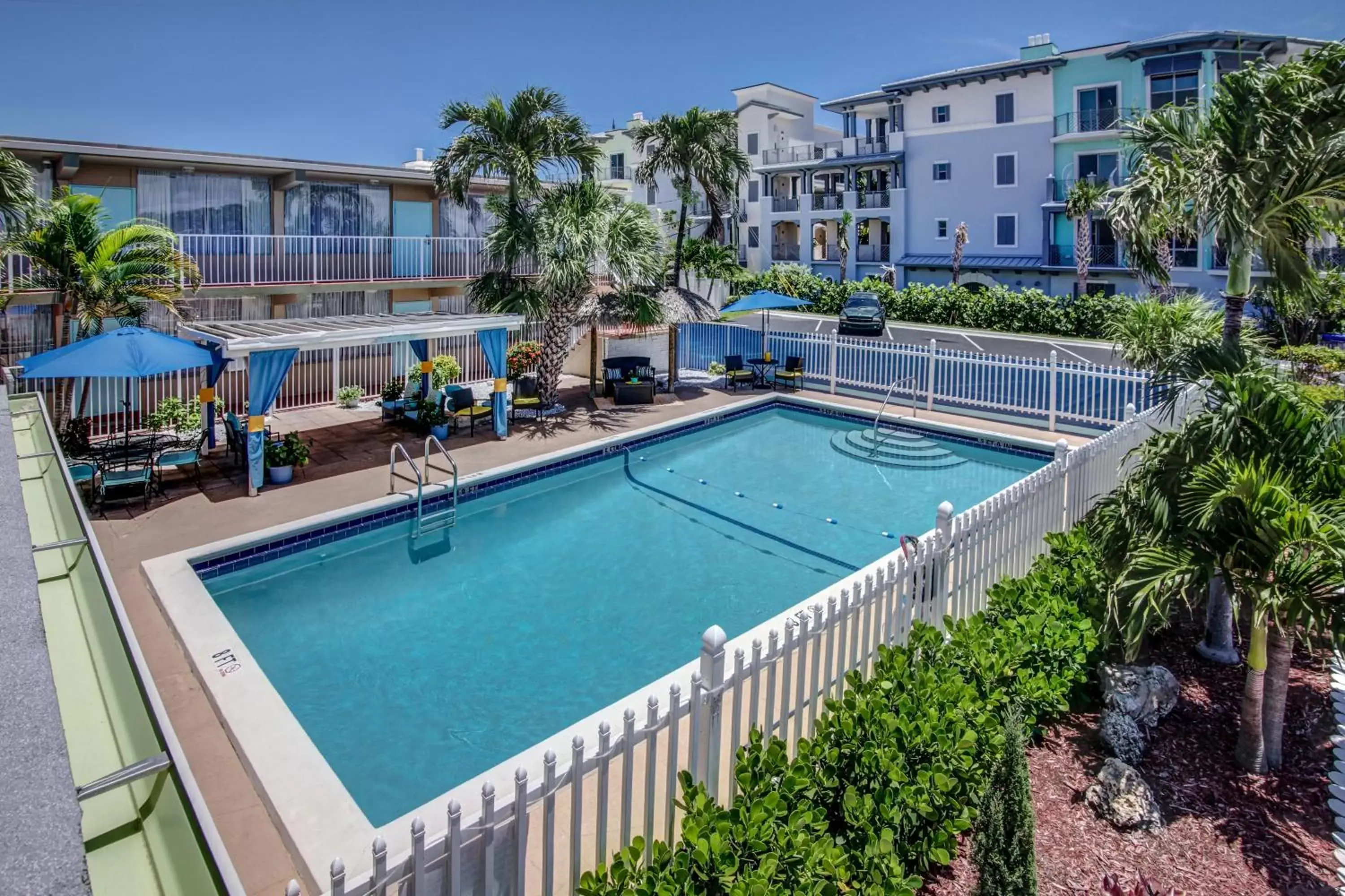 Swimming Pool in Castle by the Sea Motel