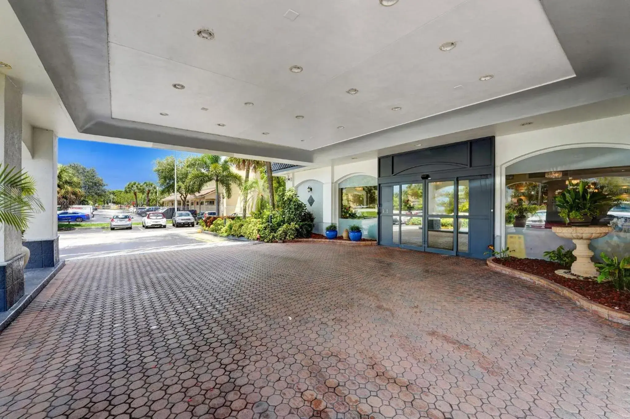 Facade/entrance in Plaza Hotel Fort Lauderdale