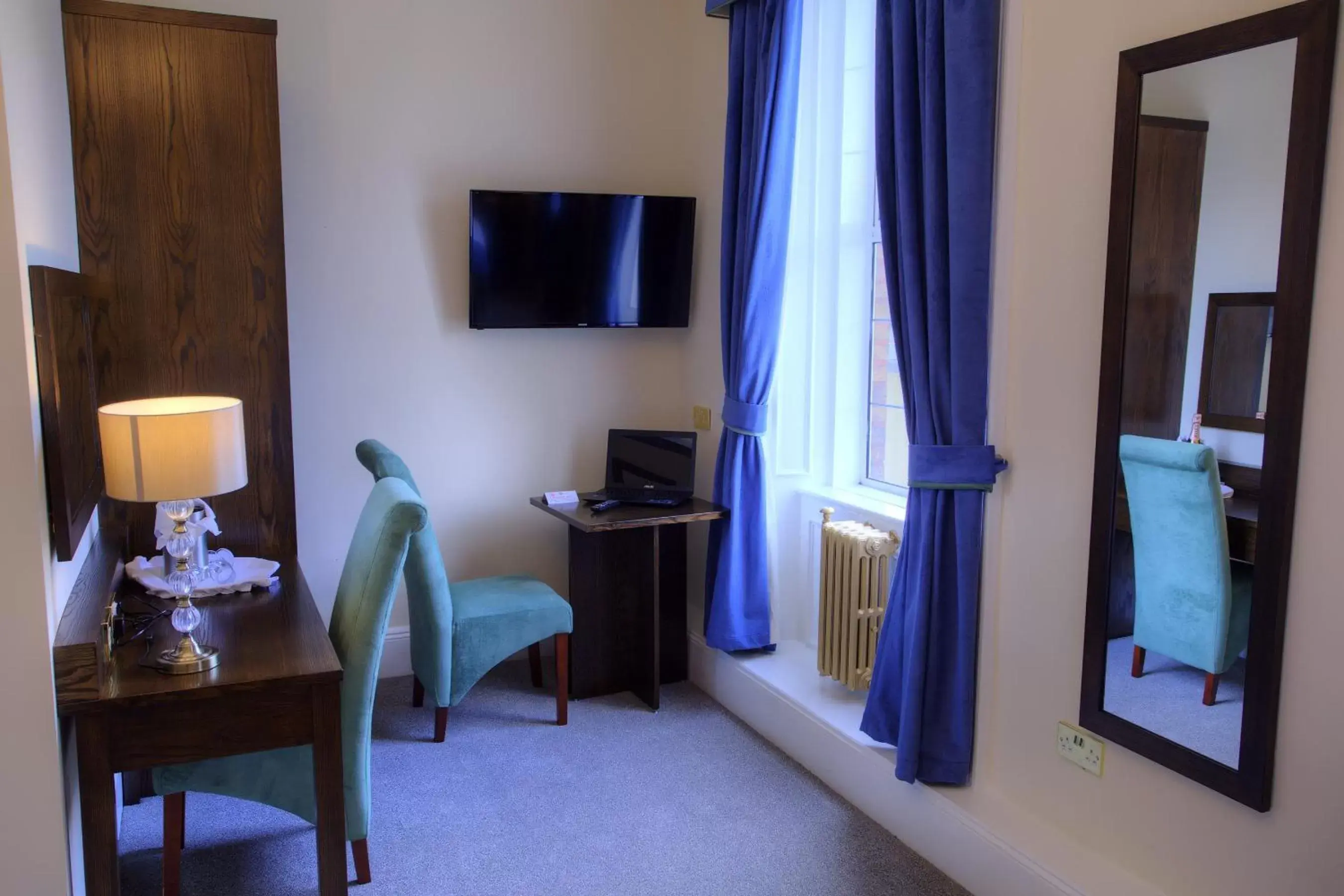 Seating area, TV/Entertainment Center in The Lucan Spa Hotel