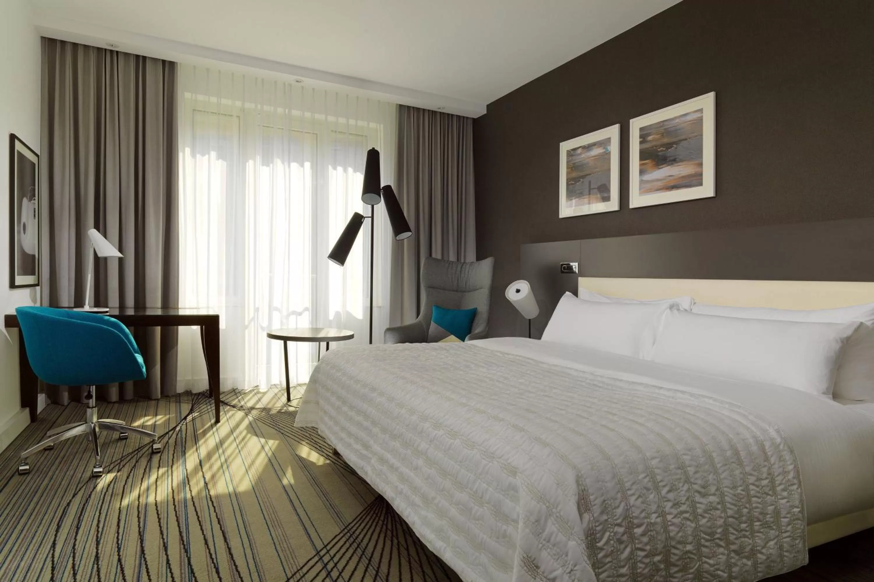 Photo of the whole room, Bed in Le Méridien Stuttgart