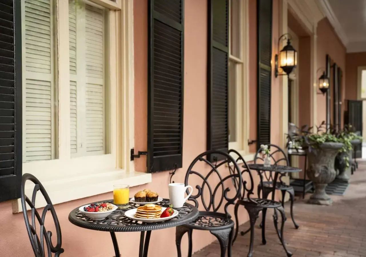 Breakfast in Meeting Street Inn Breakfast in Meeting Street Inn