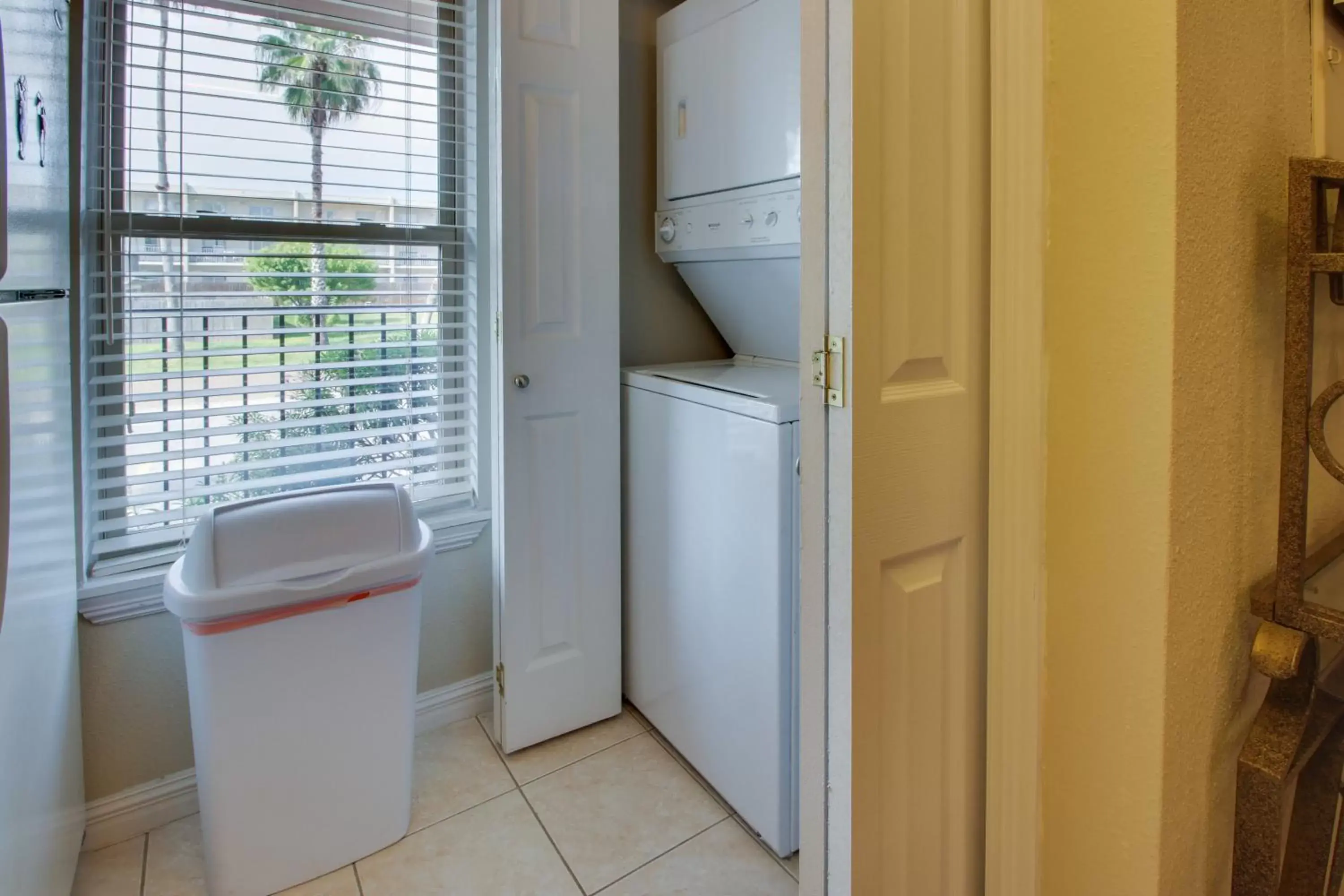 Bathroom in Beachview Condominiums: Wicker Wanderer (#109)