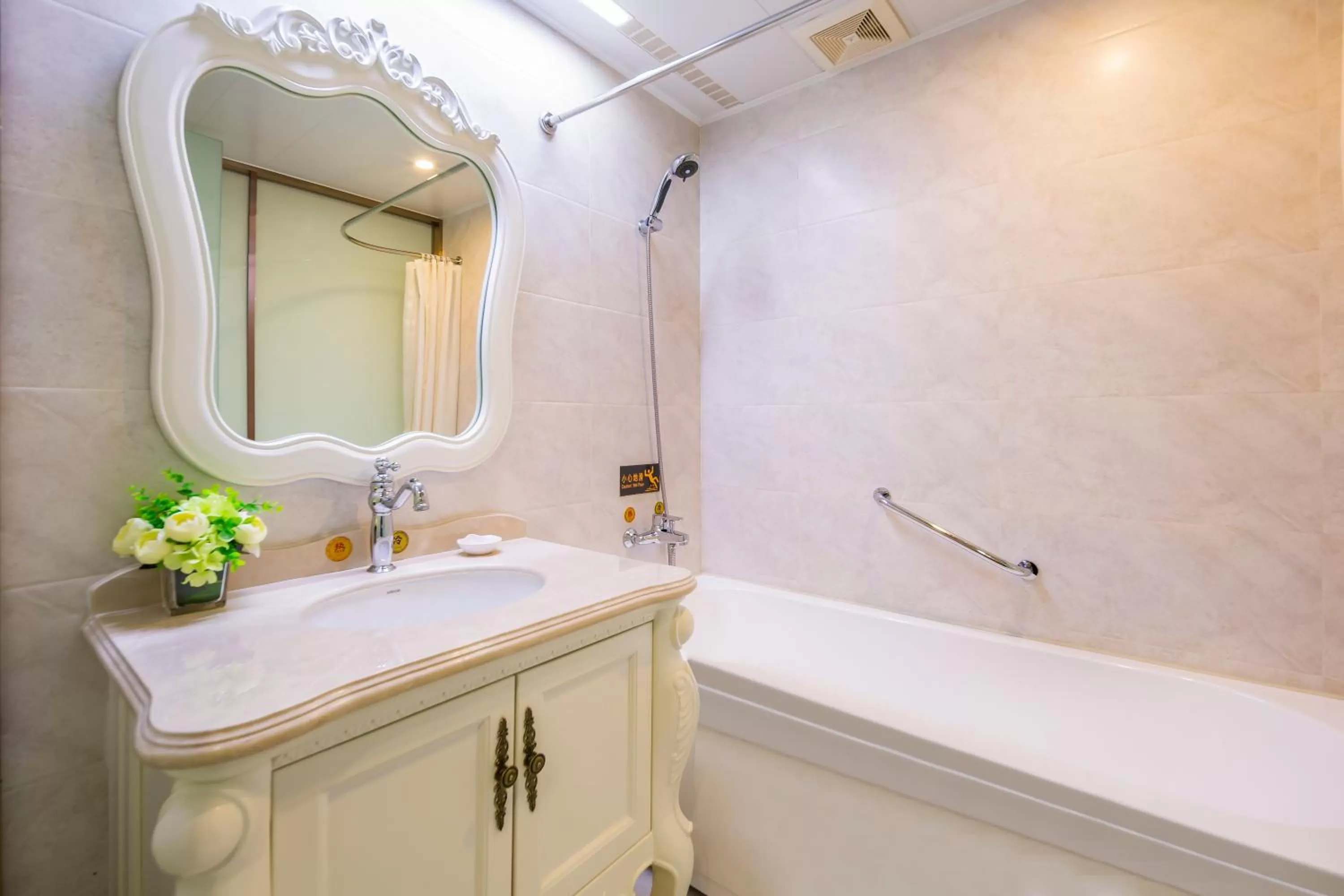 Shower in Beijing Commercial Business Hotel