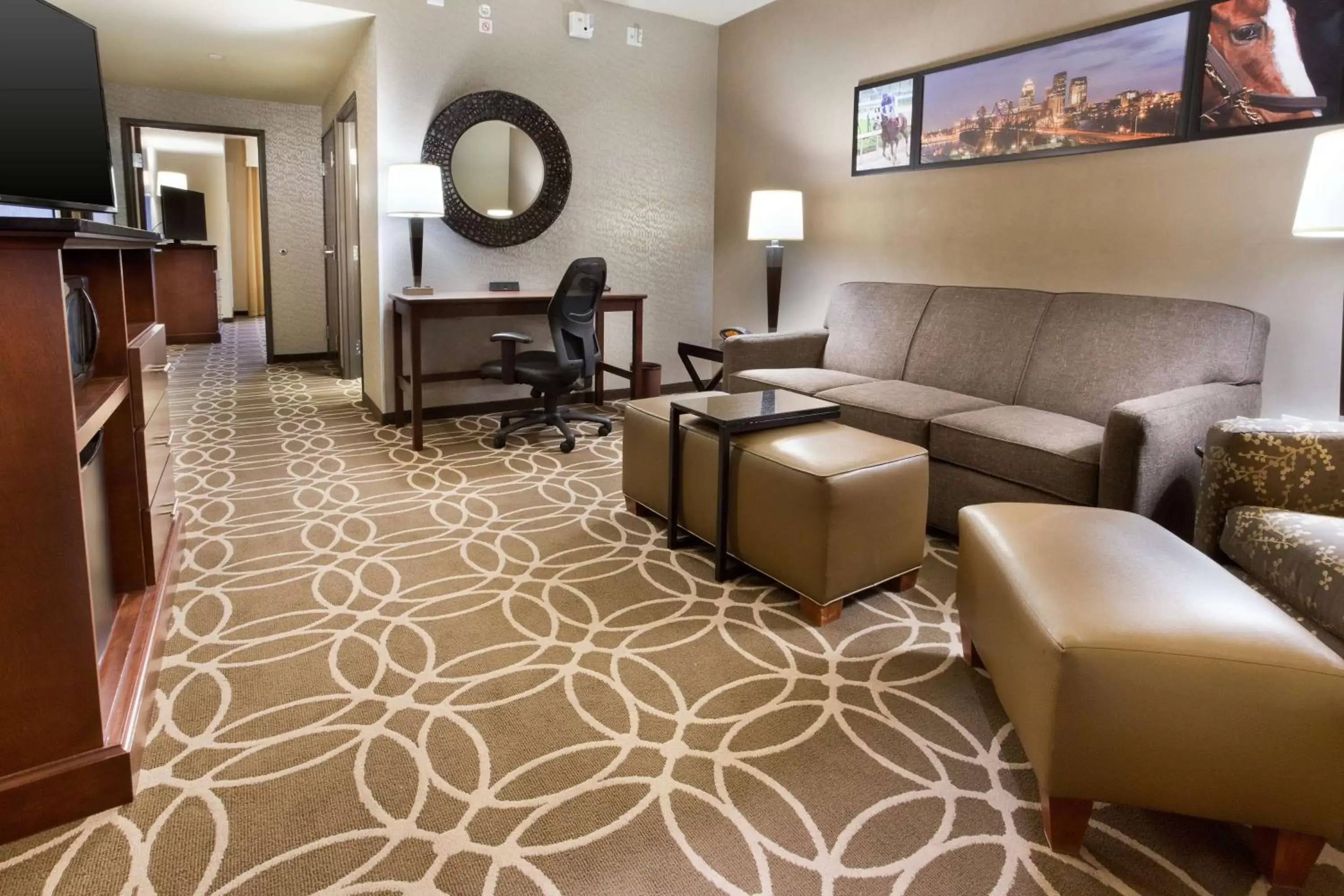 Photo of the whole room, Seating Area in Drury Inn & Suites Louisville North