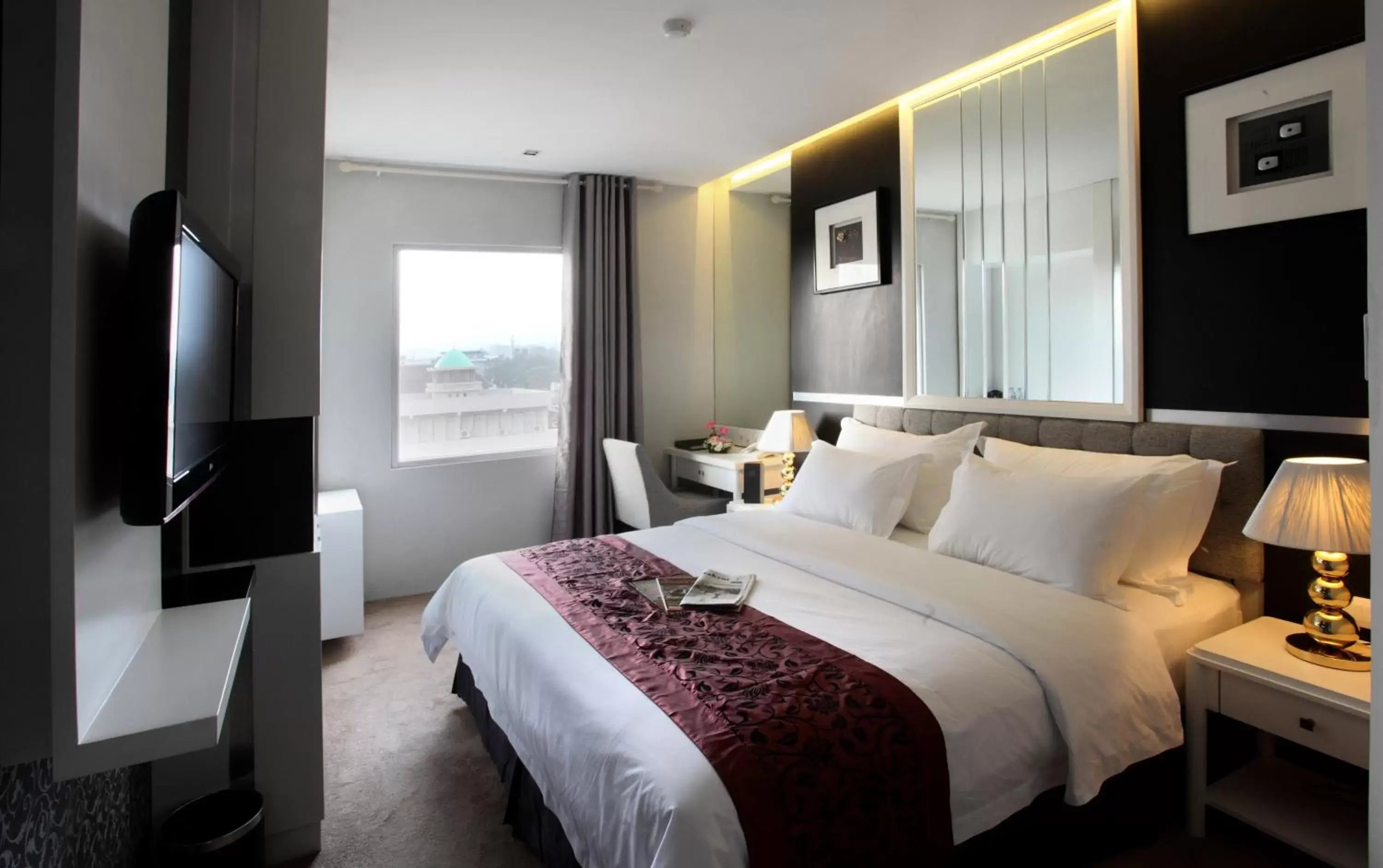 Photo of the whole room, Bed in Gino Feruci Braga by KAGUM Hotels