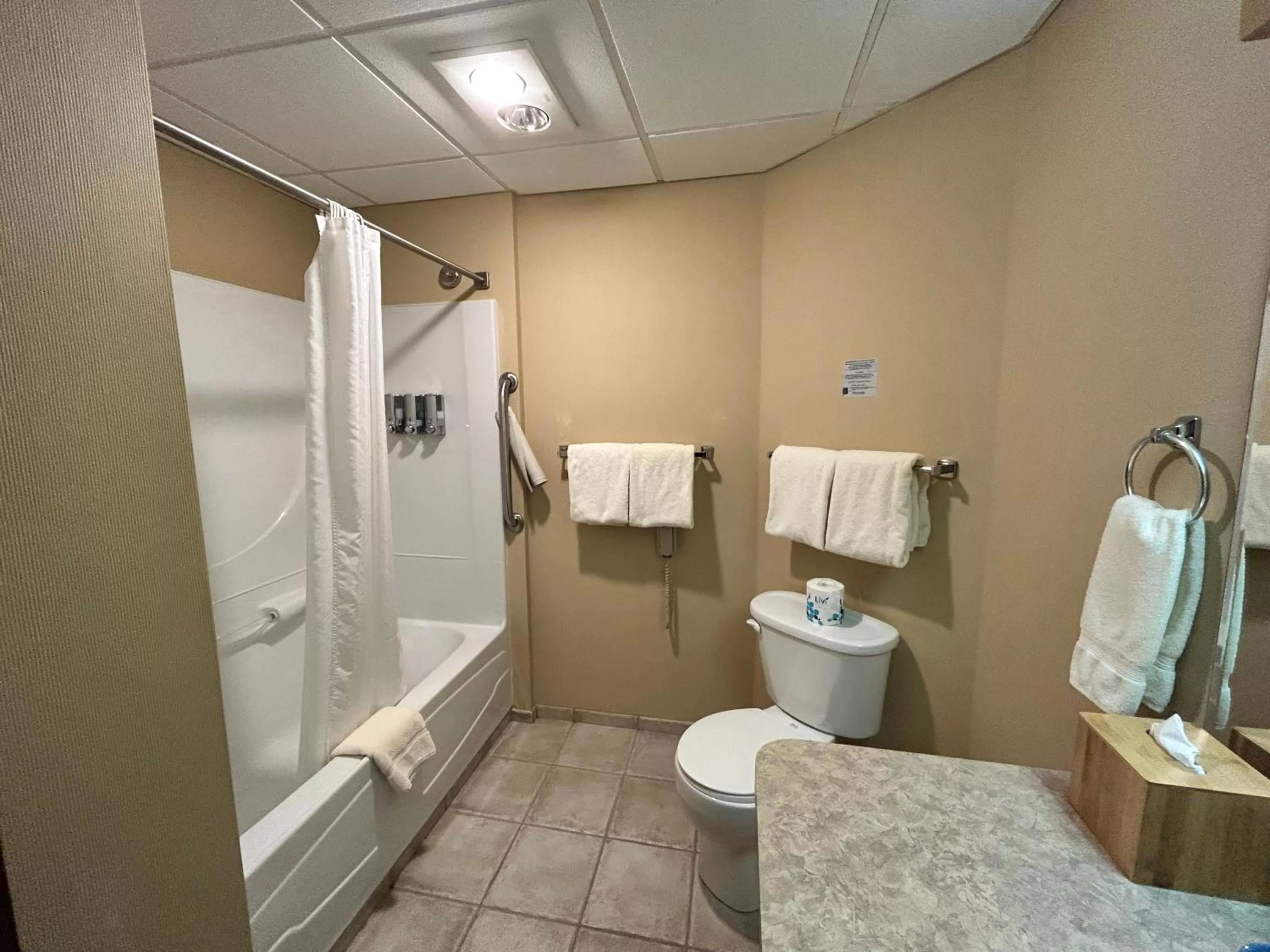 Deluxe Family Suite in The Common Man Inn, Spa & Lodge