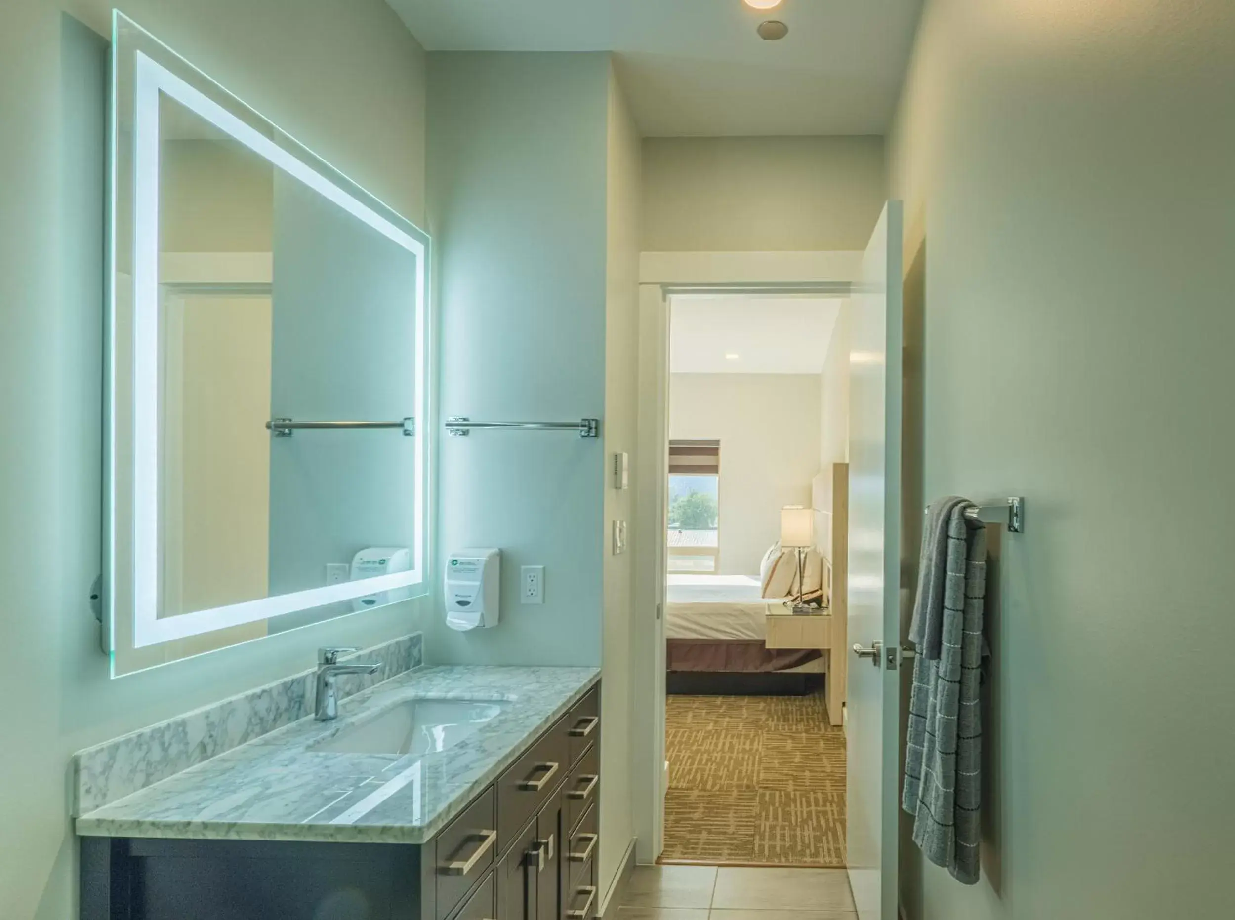 Bathroom in Quality Inn Sunshine Suites