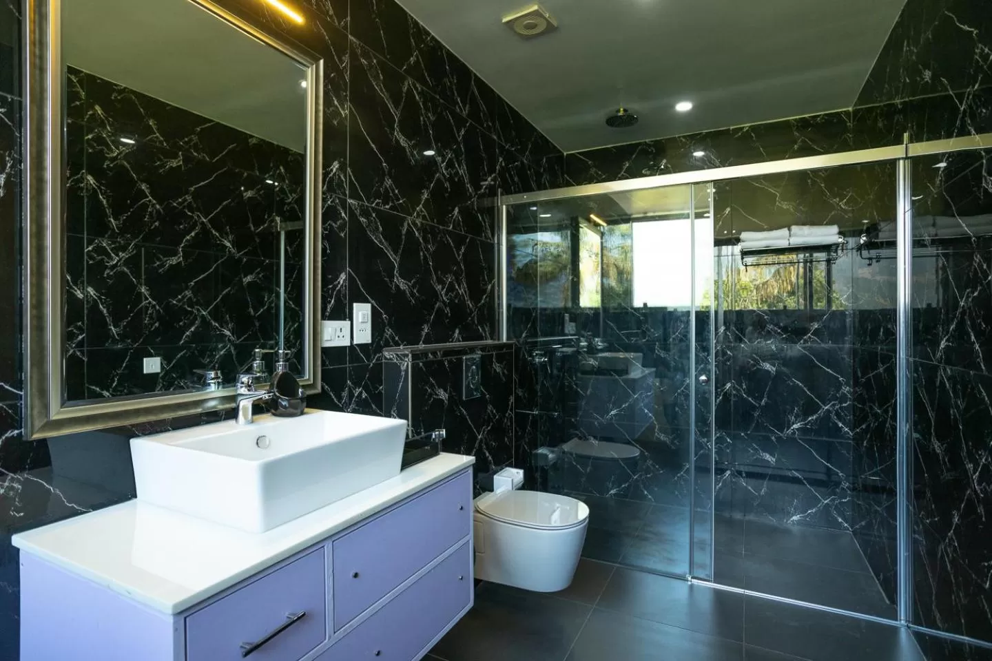 Shower in HOTEL WHITE HOUSE, Munnar