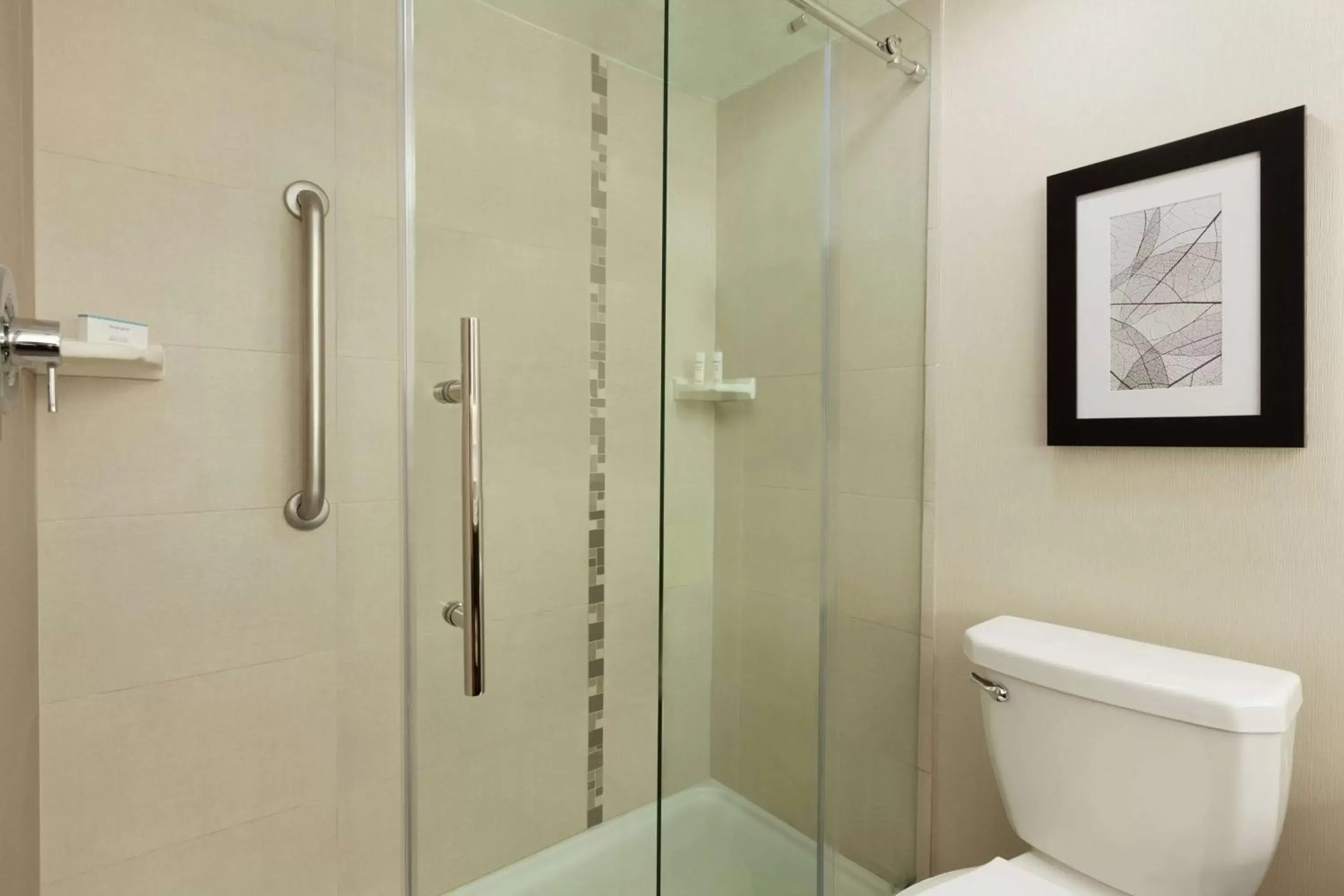 Bathroom in Embassy Suites by Hilton Arcadia-Pasadena Area