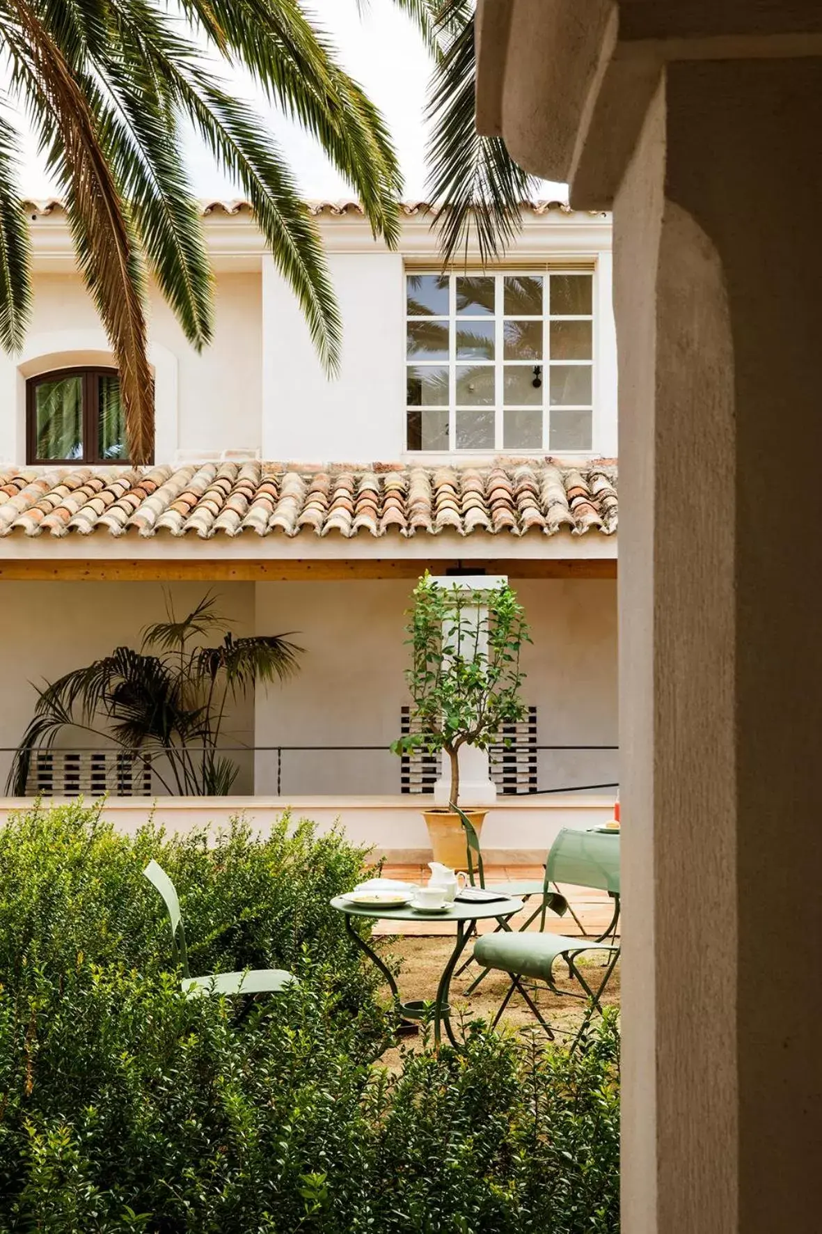 Seating area in La Dehesa de Don Pedro