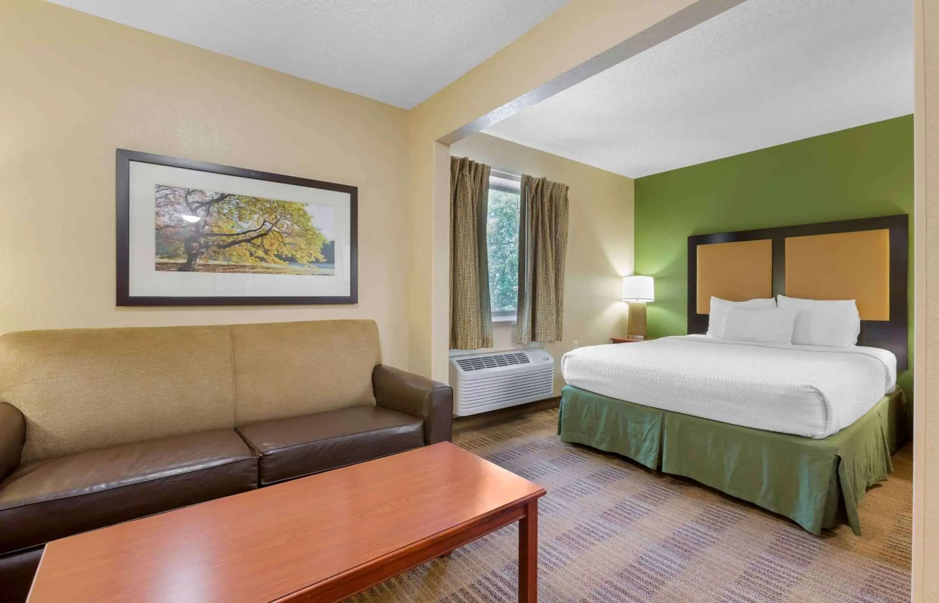 Bedroom in Extended Stay America Suites - Toledo - Maumee