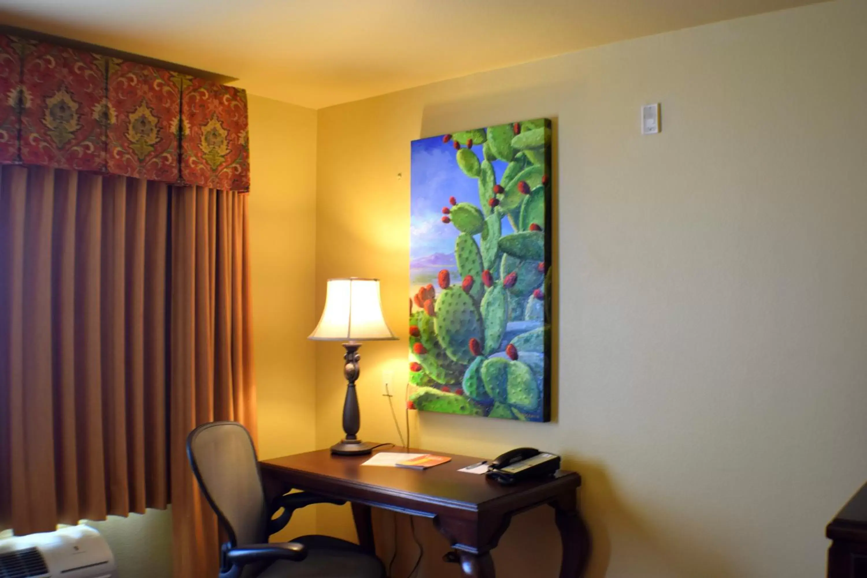 Photo of the whole room, Seating Area in Best Western San Isidro Inn