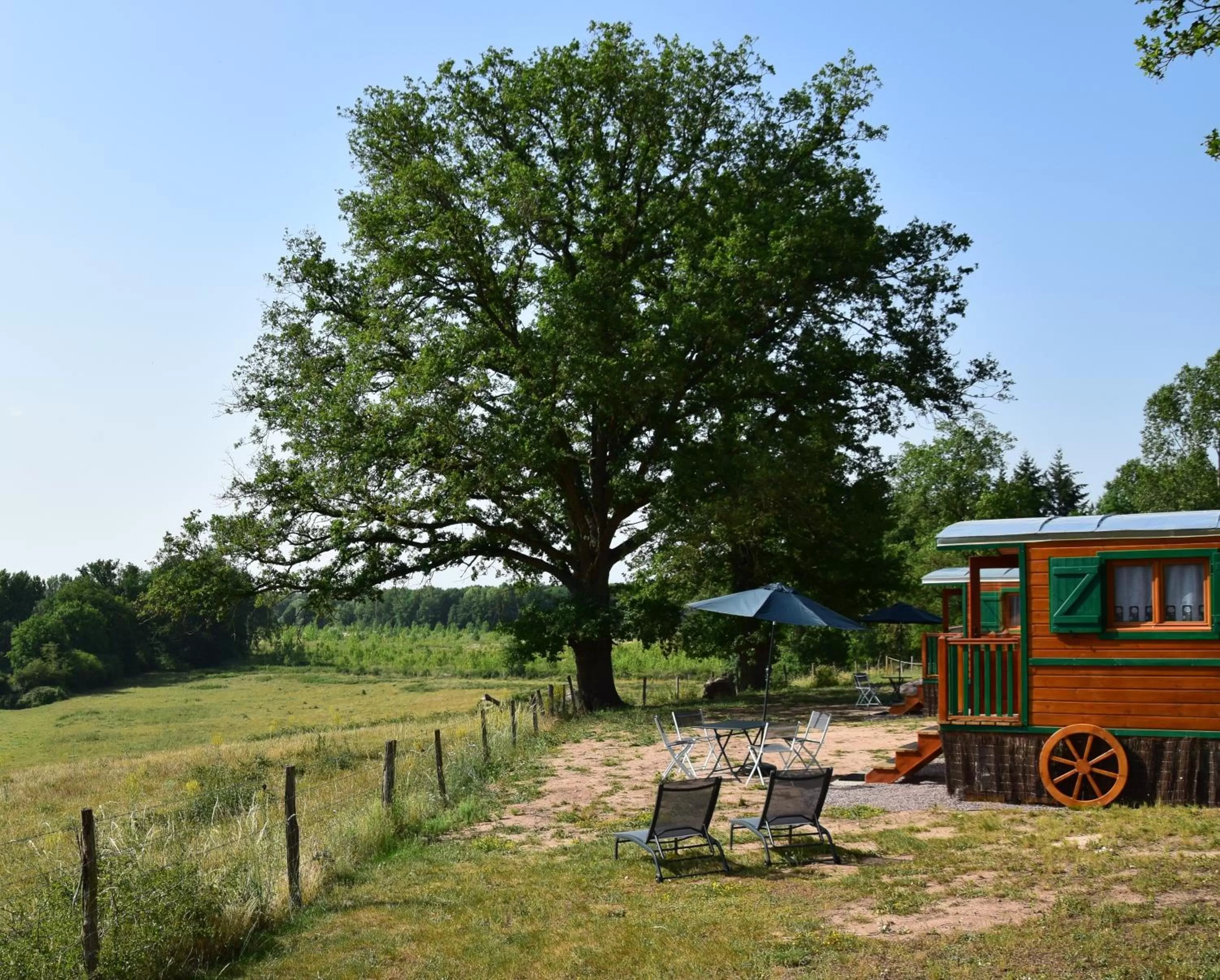 Natural landscape, Garden in Les Roulottes des Ris