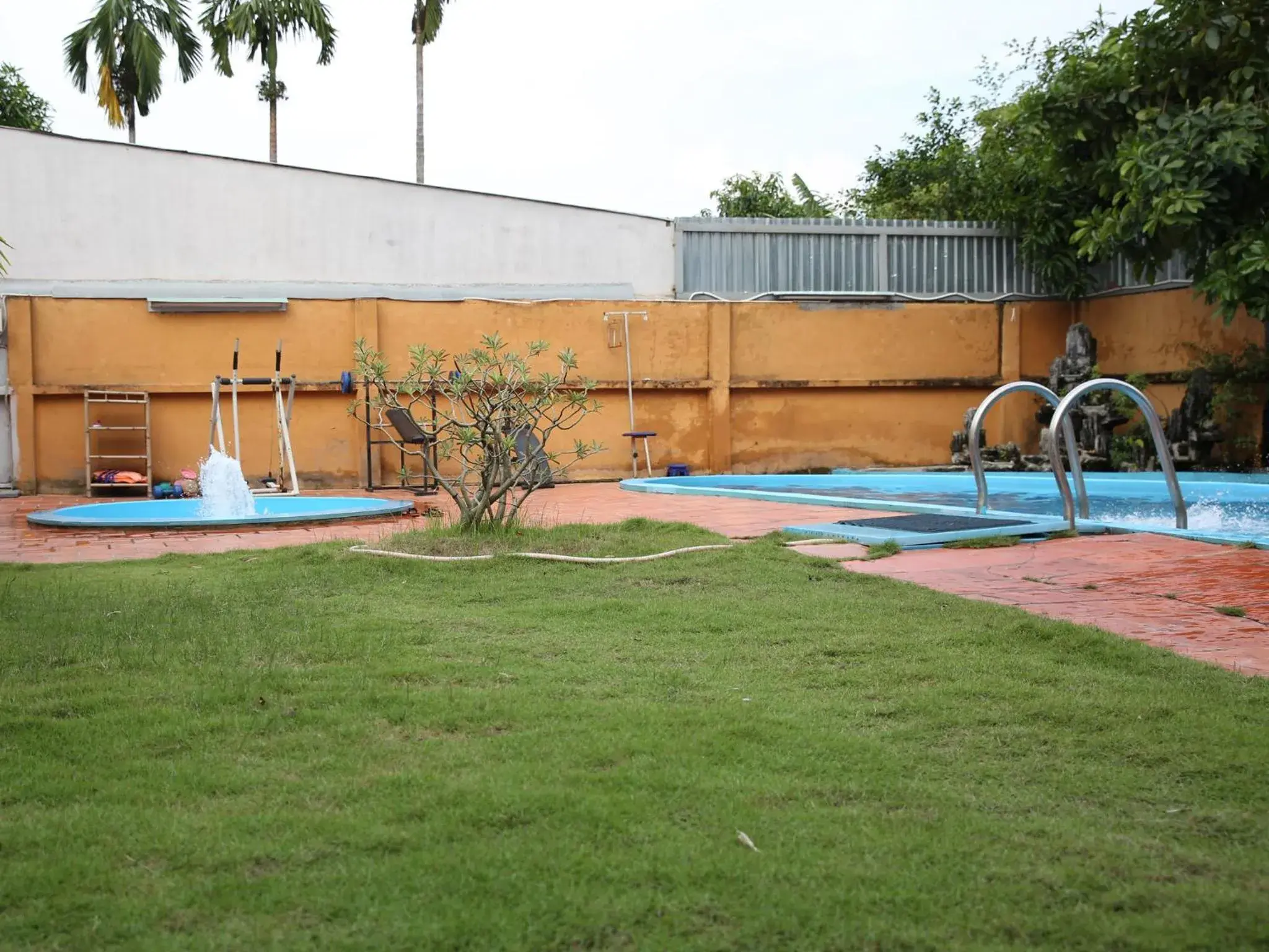 Garden, Swimming Pool in Hoa Phat Hotel & Apartment