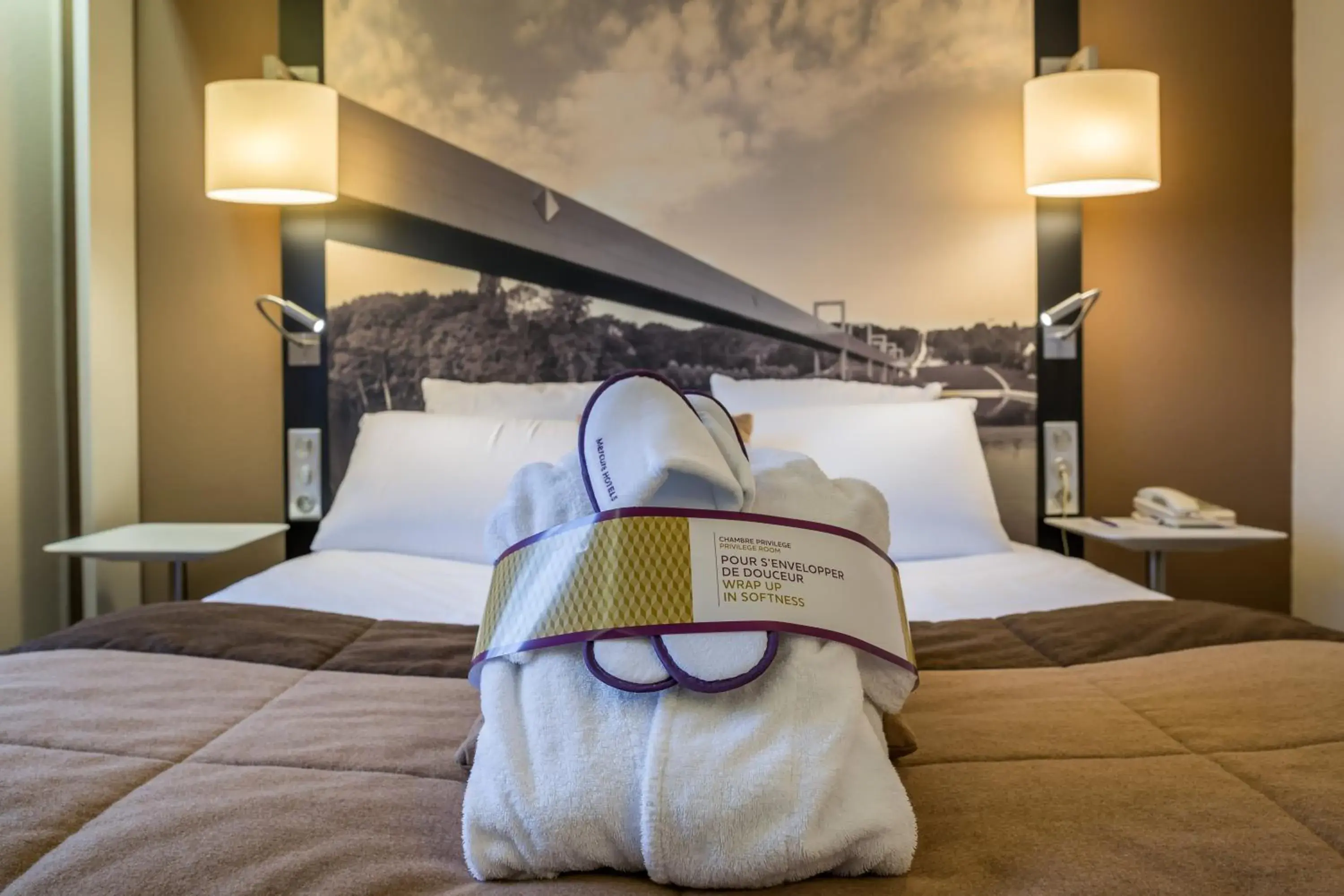 Bedroom, Bed in Mercure Cergy Pontoise Centre