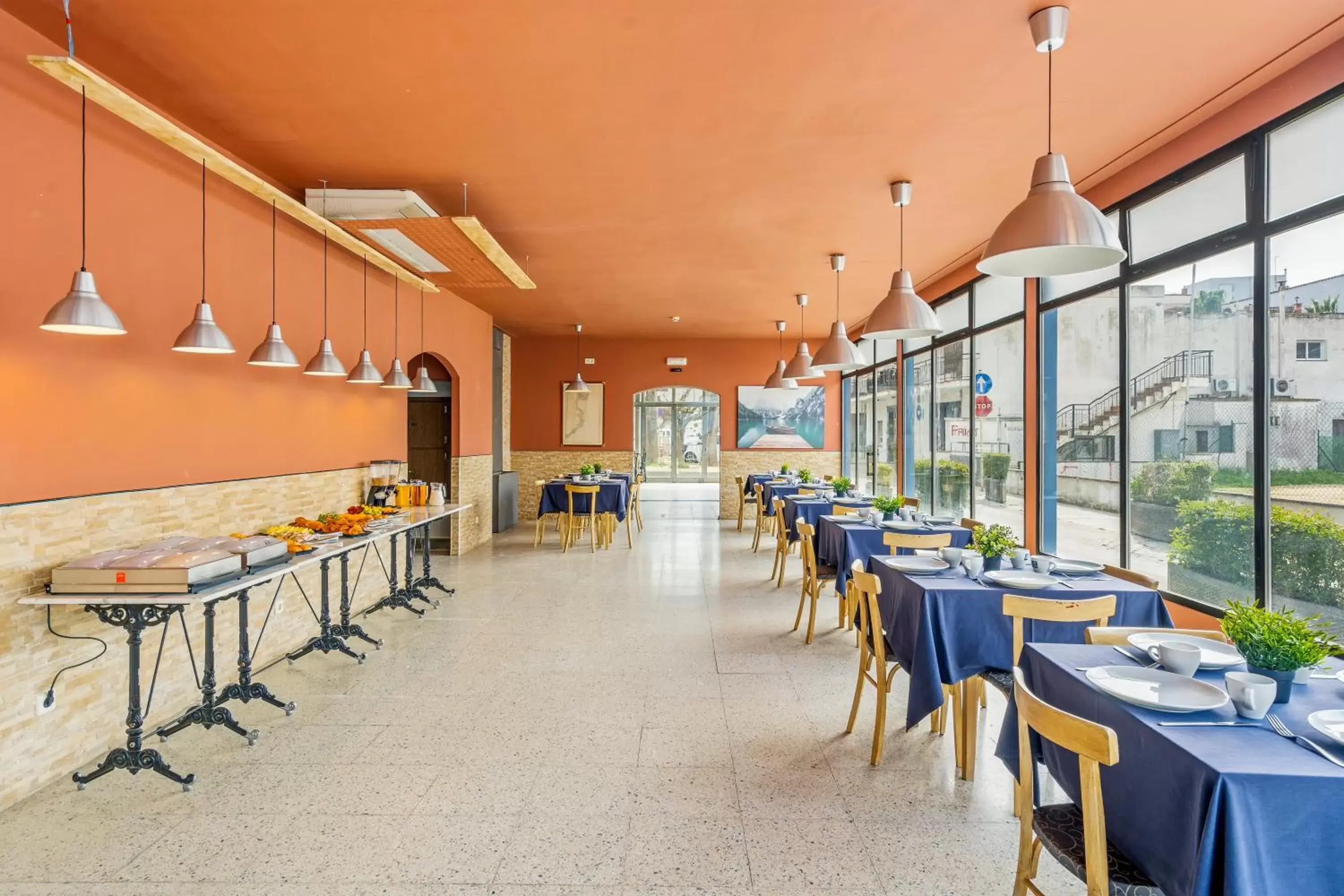 Restaurant/Places to Eat in Hostal La Marina