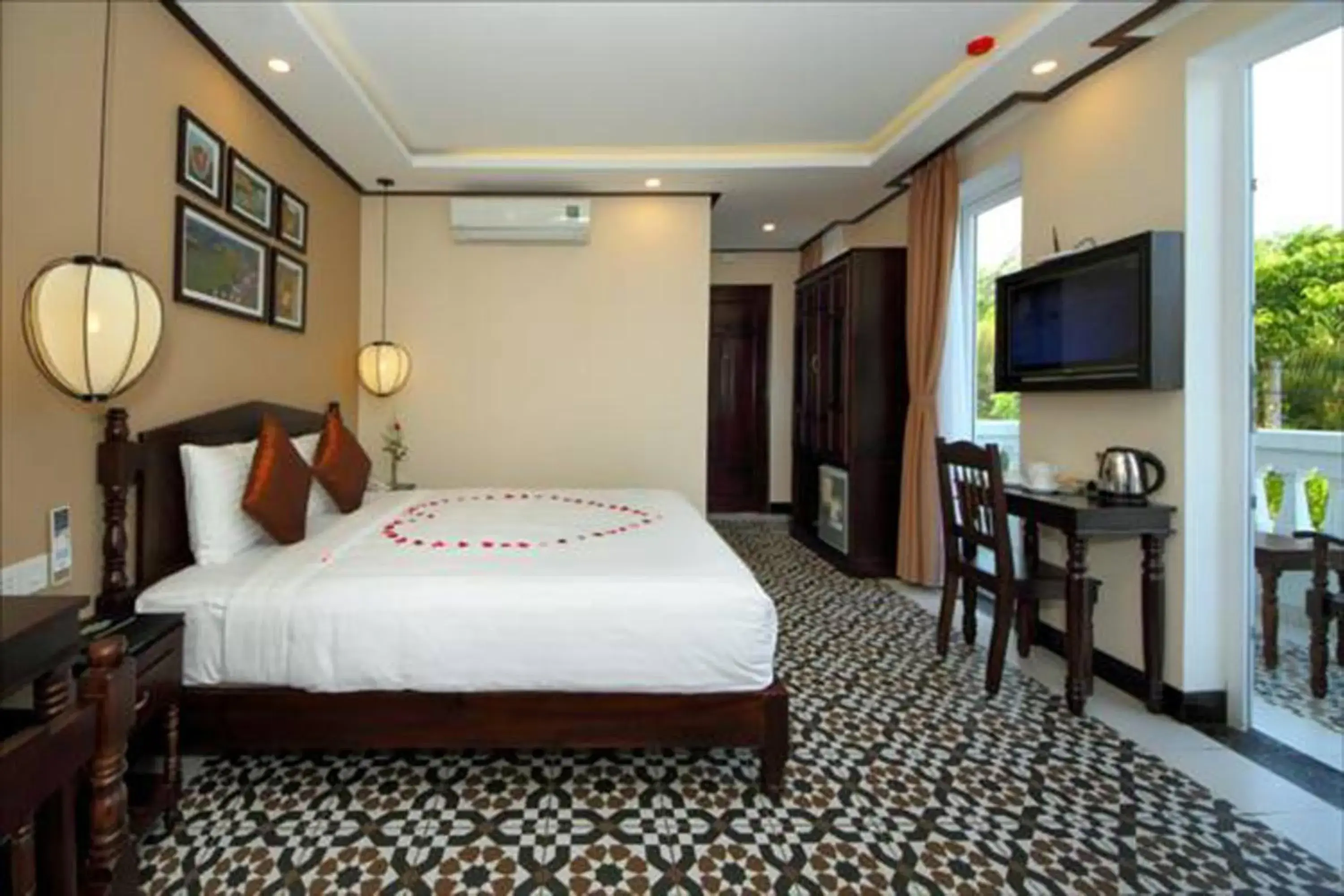 Photo of the whole room, Bed in Golden Bell Hoi An Boutique Villa