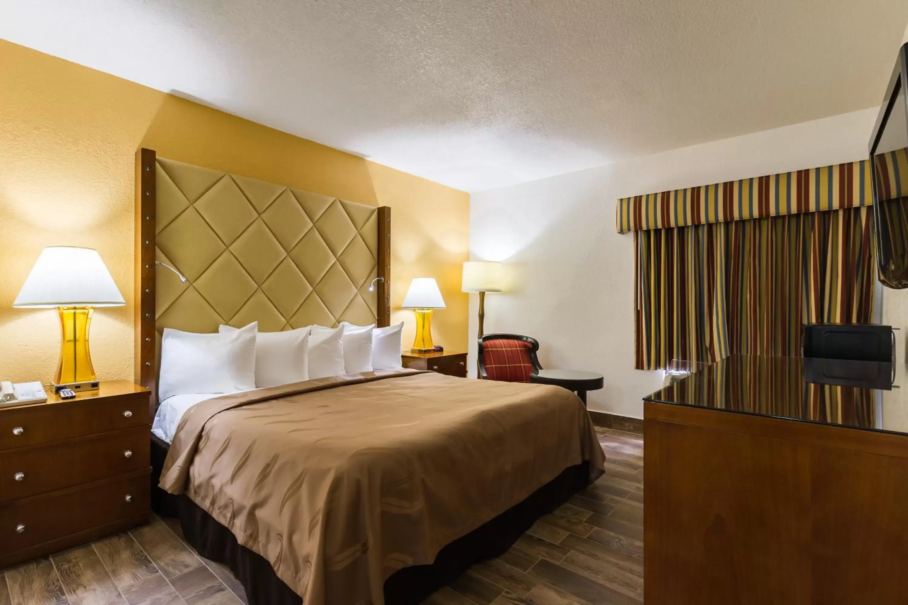 King Room with Bathtub - Disability Access/Non-Smoking - Exterior Hall in Quality Inn Florida City - Gateway to the Keys