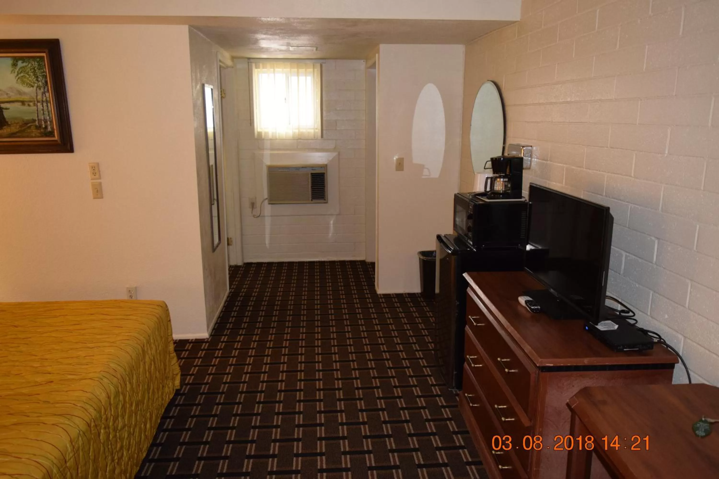 TV/Entertainment Center in Stanlunds Inn and Suites