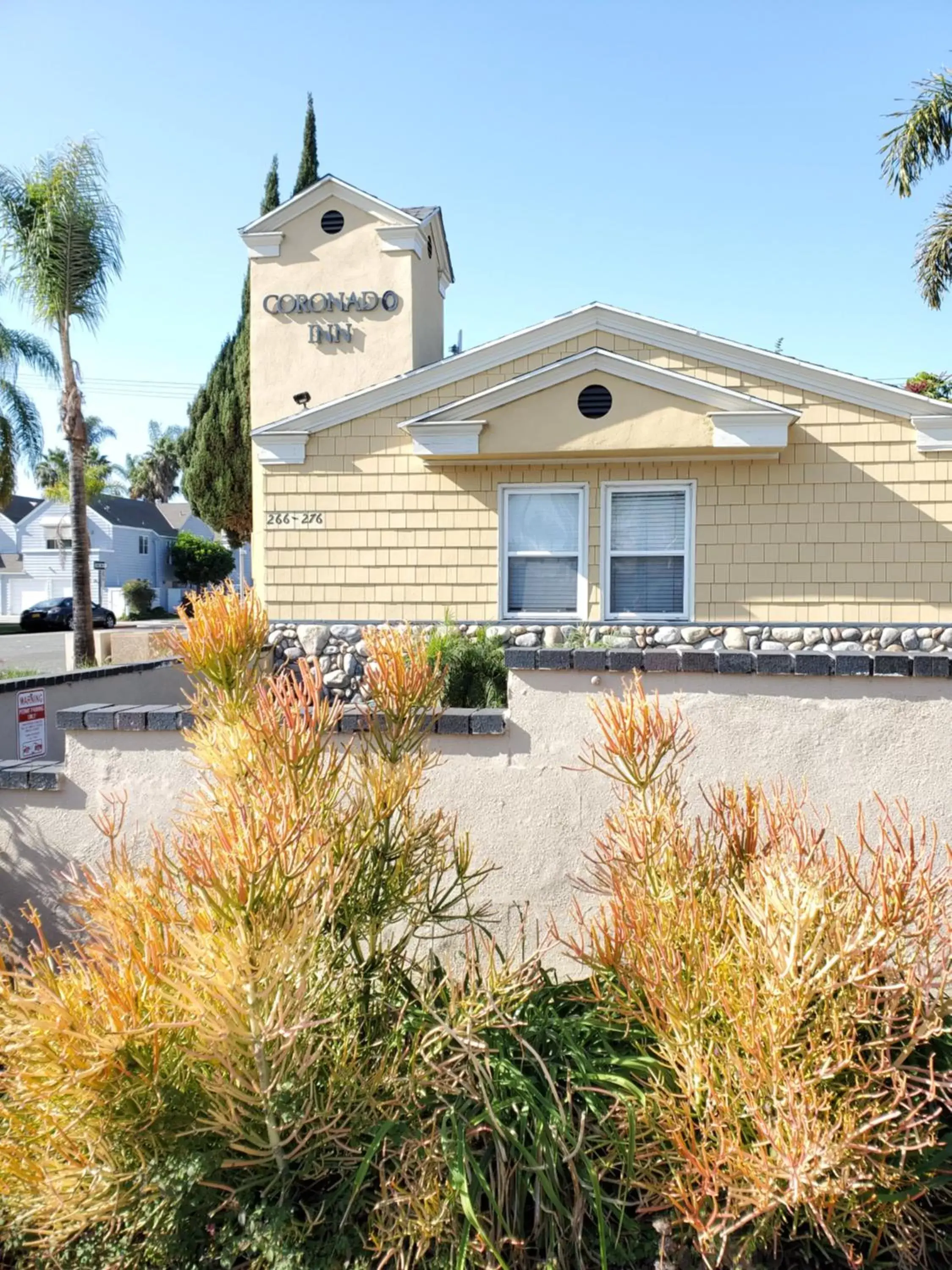 Facade/entrance, Property Building in Coronado Inn