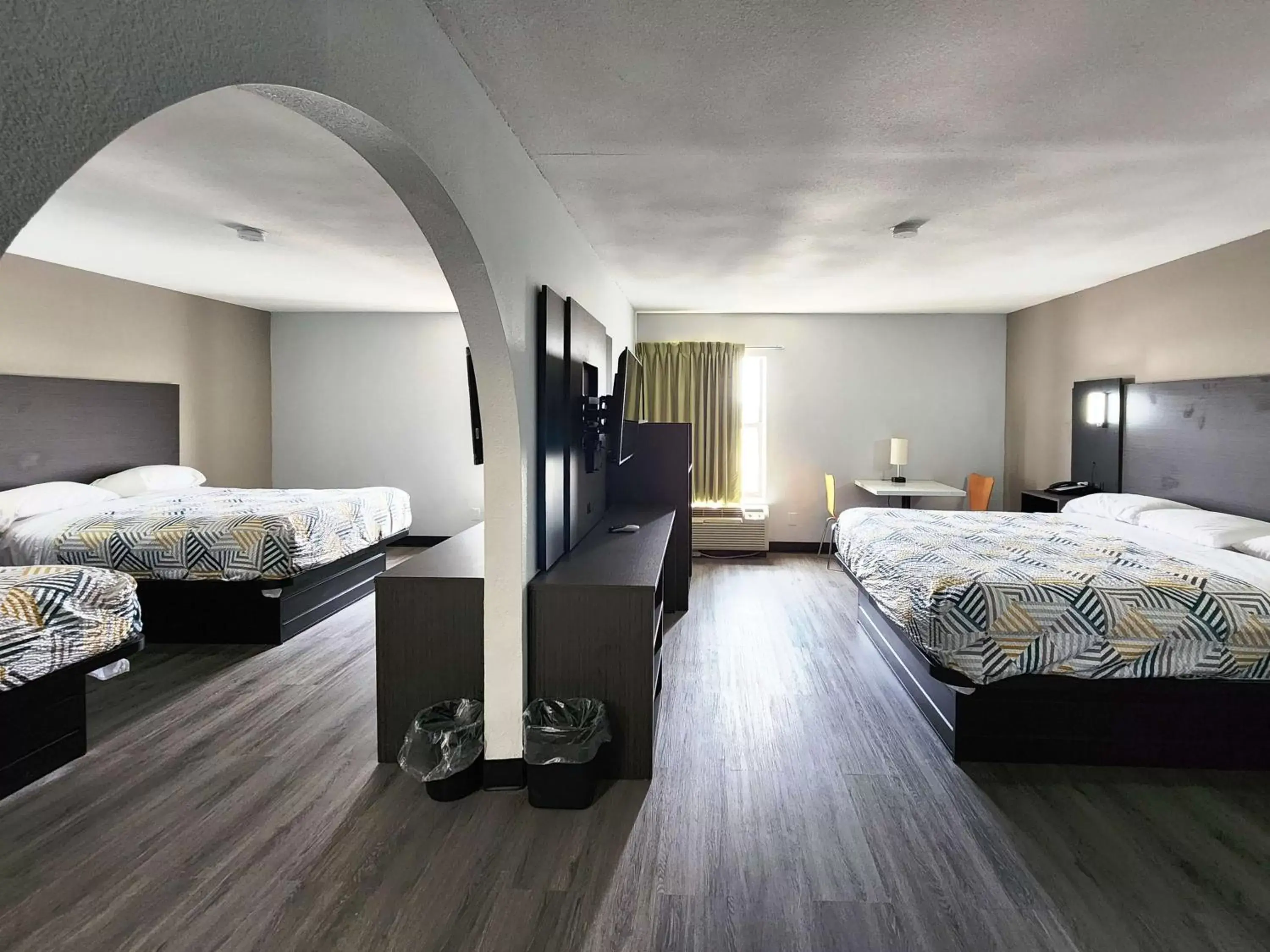 Bedroom, Bed in Motel 6-Pine Bluff, AR